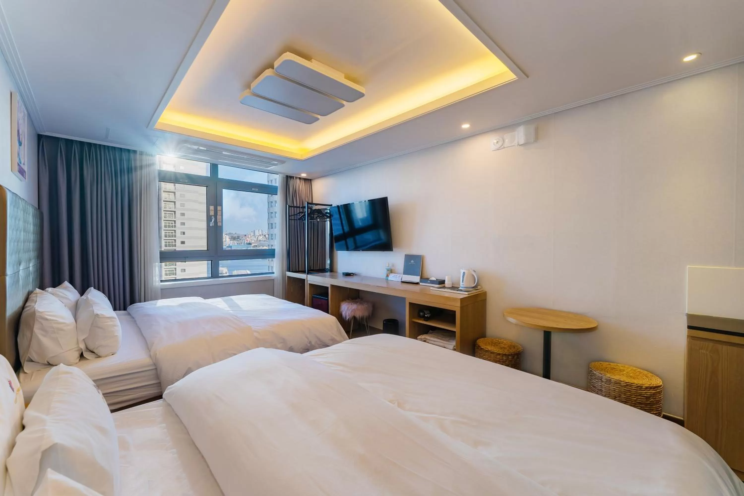 Bed in Central Park Hotel Busan