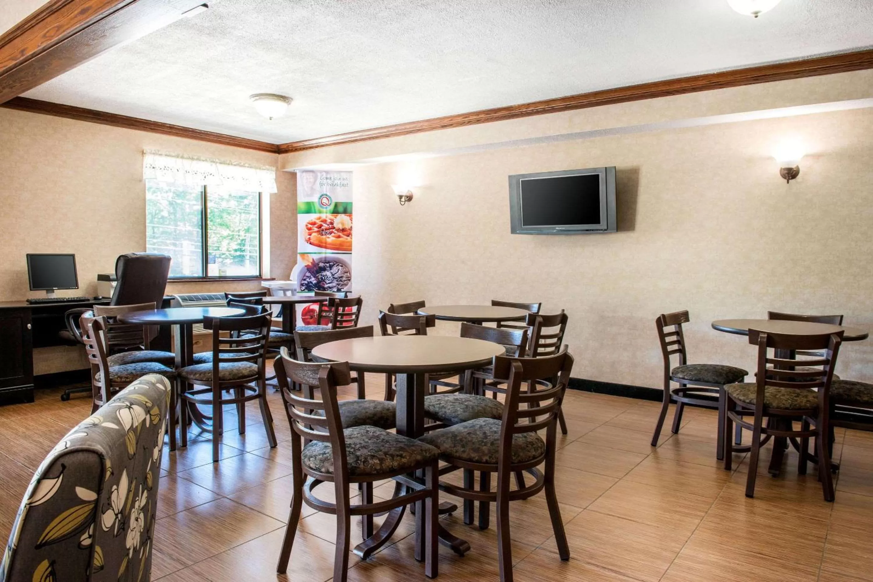 Restaurant/places to eat in Quality Inn Meadville