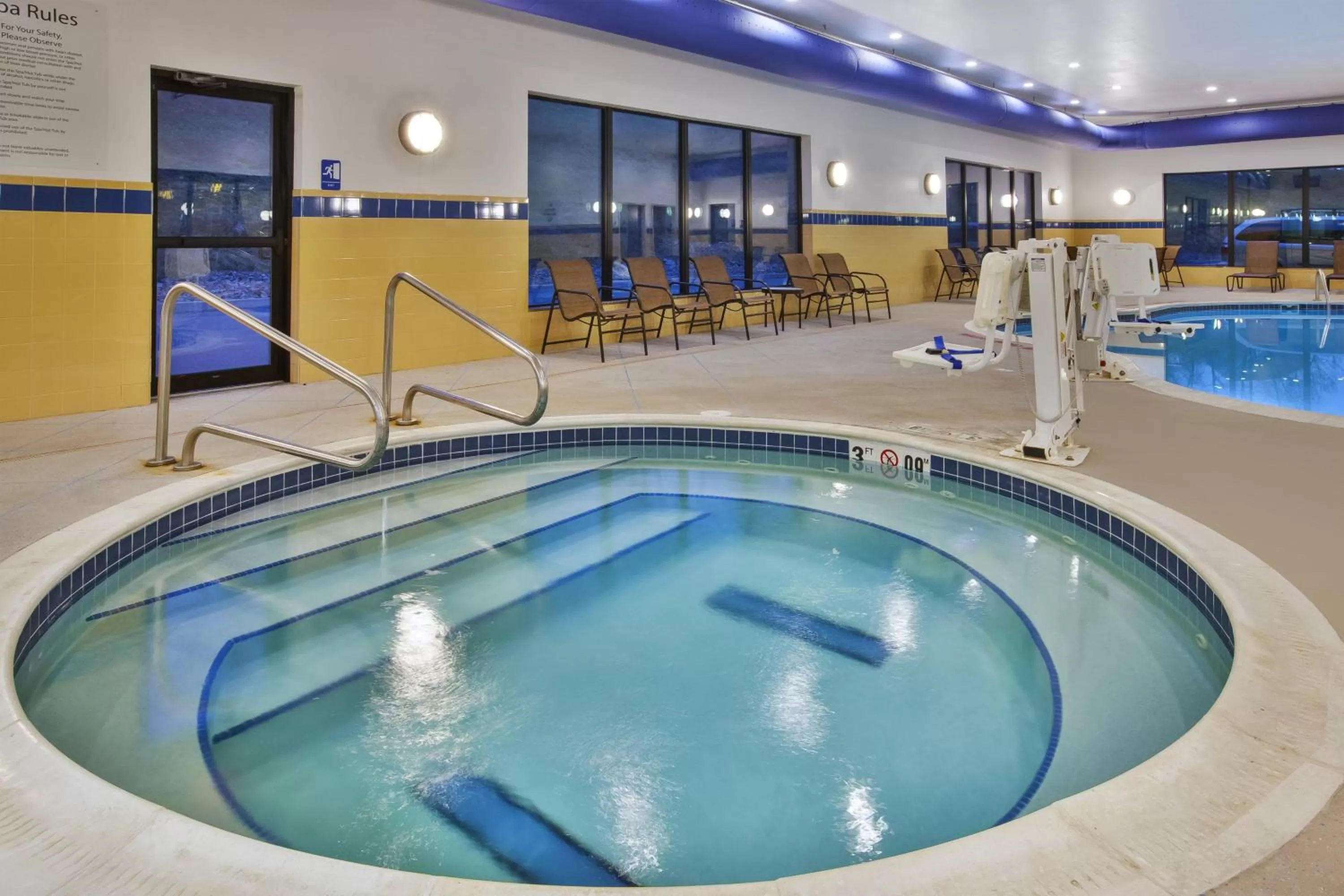 Swimming pool in Holiday Inn Express & Suites Washington - Meadow Lands by IHG