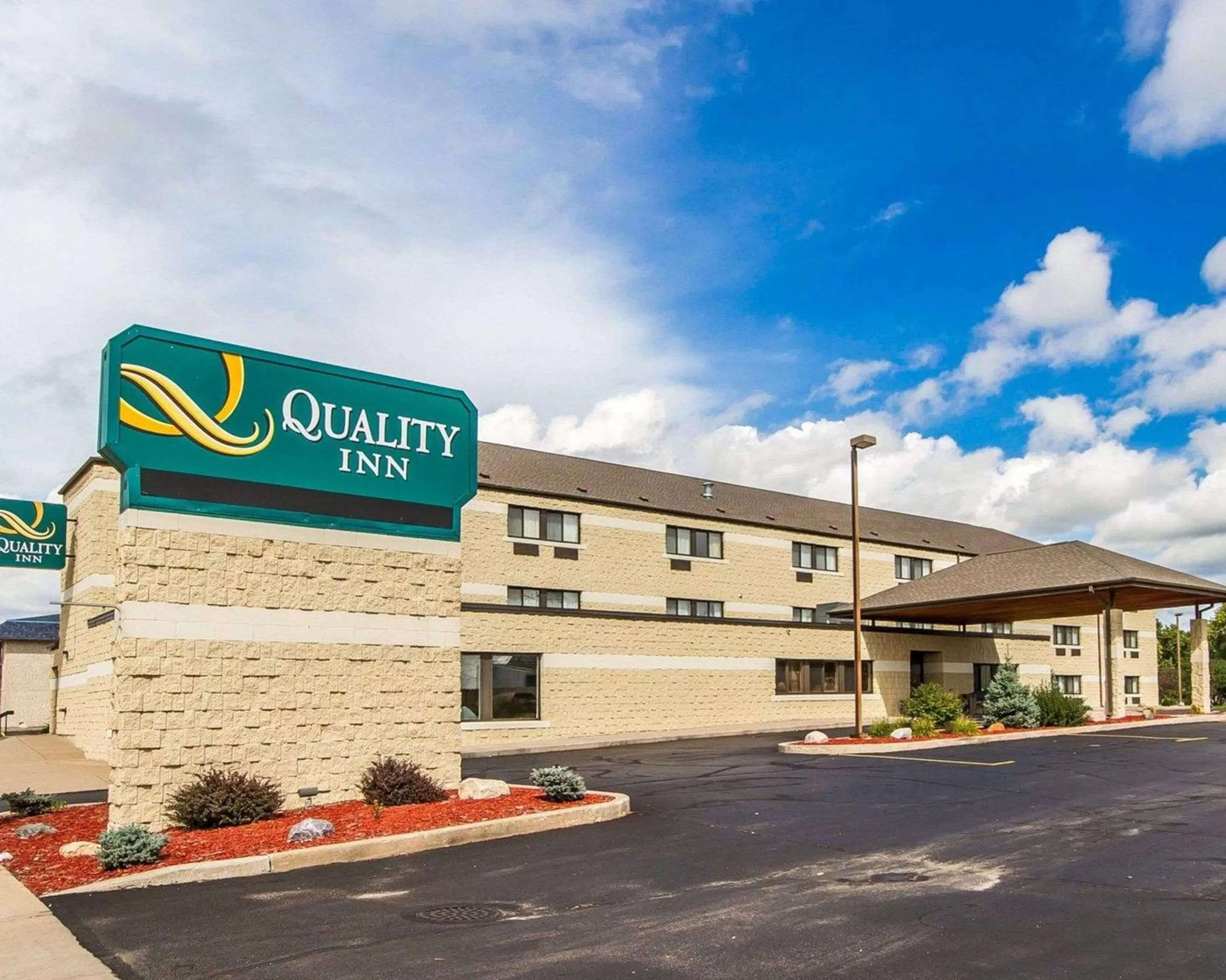 Property building in Quality Inn La Crosse North