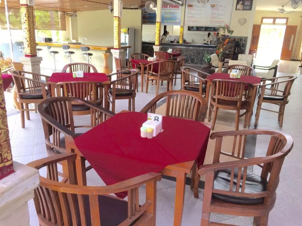 Restaurant/Places to Eat in Astina Hotel