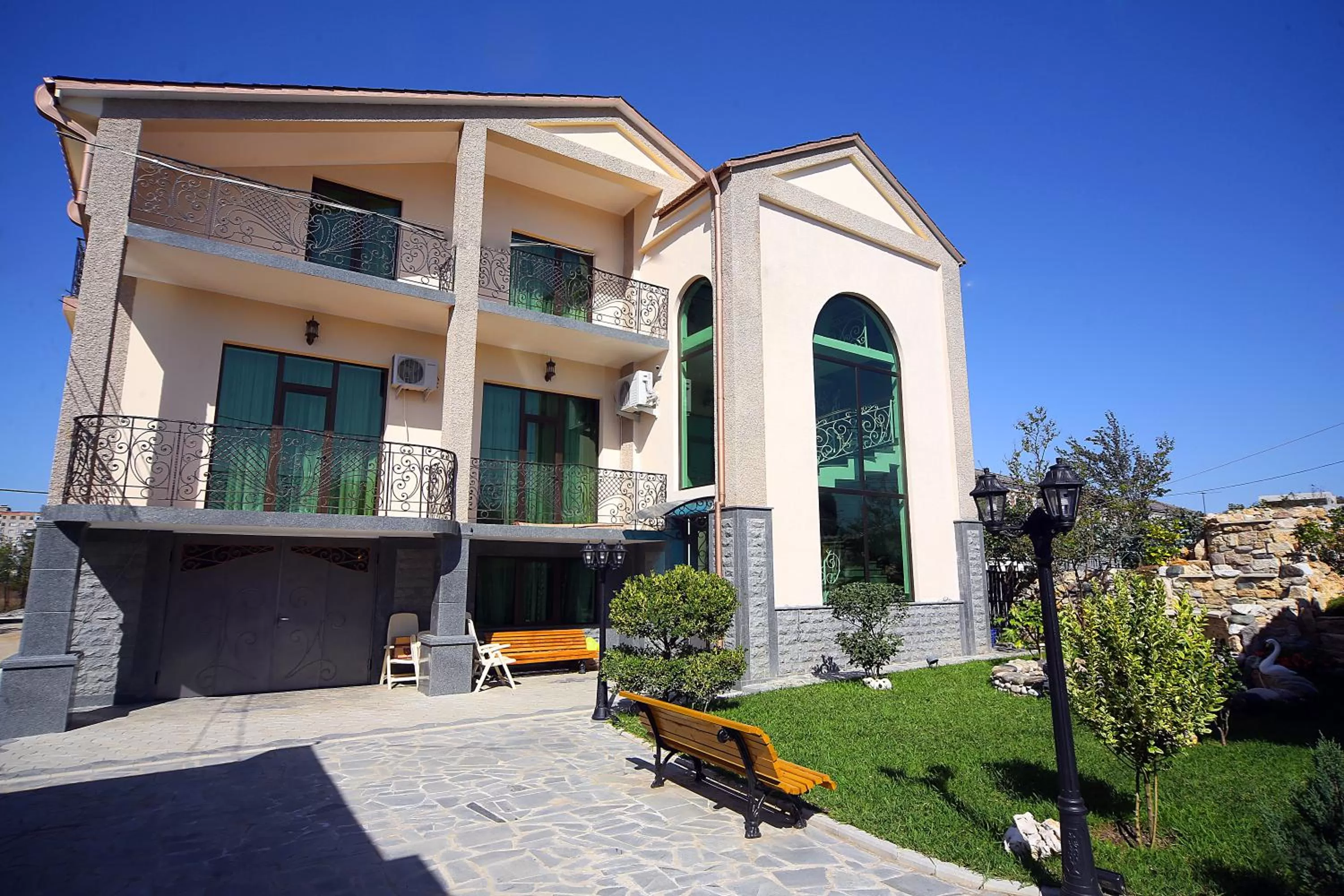 Day in Hotel Harmony