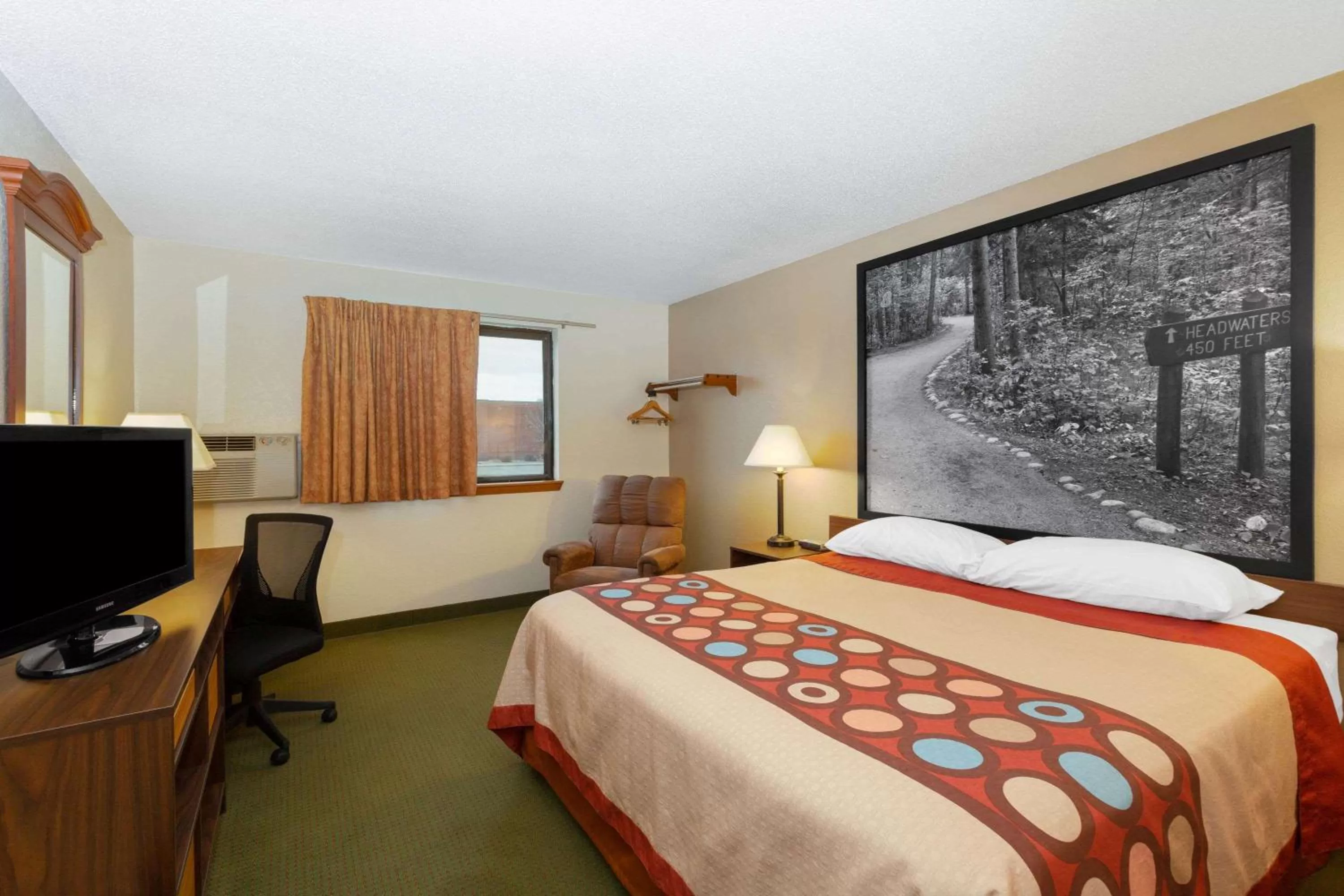 Photo of the whole room, Bed in Super 8 by Wyndham Bemidji MN