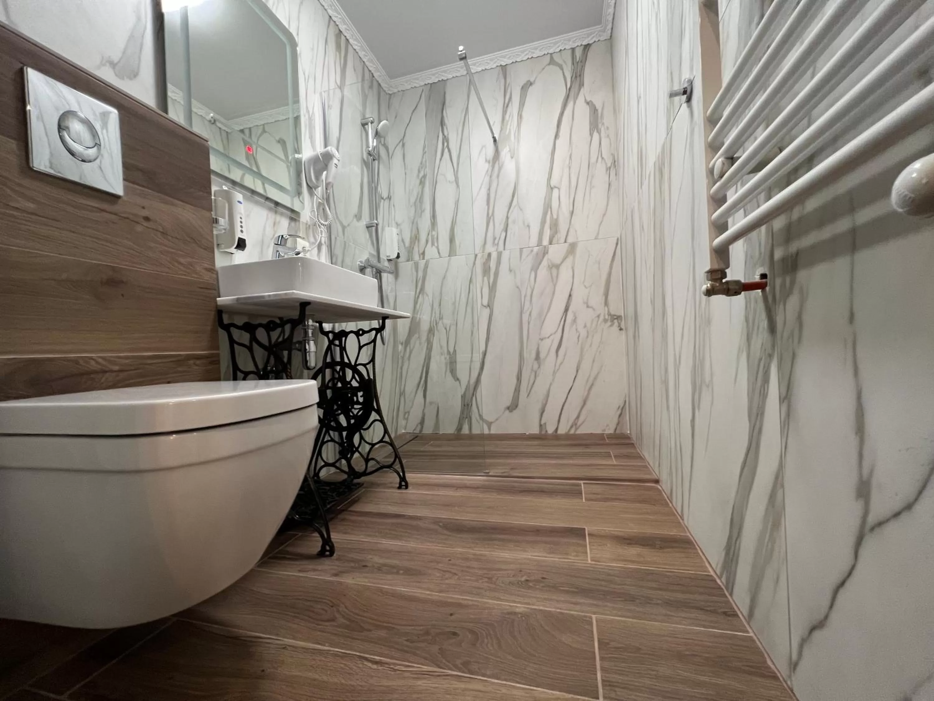 Bathroom in Hotel Boutique Cathedral Plaza Residences room for rent downtown