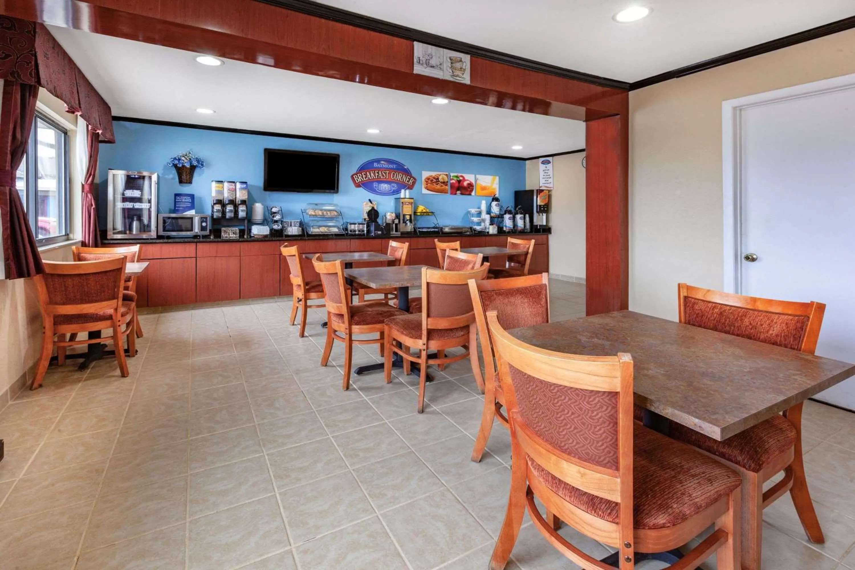 Breakfast in Baymont by Wyndham Perrysburg-Toledo