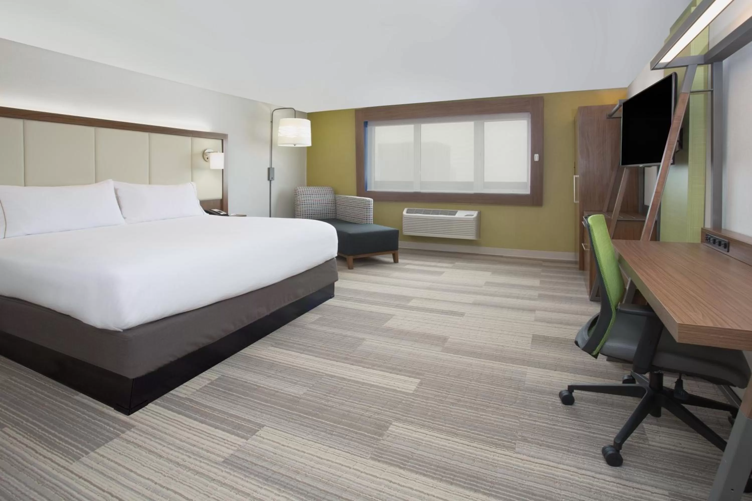 Photo of the whole room, Bed in Holiday Inn Express & Suites - Millersburg by IHG