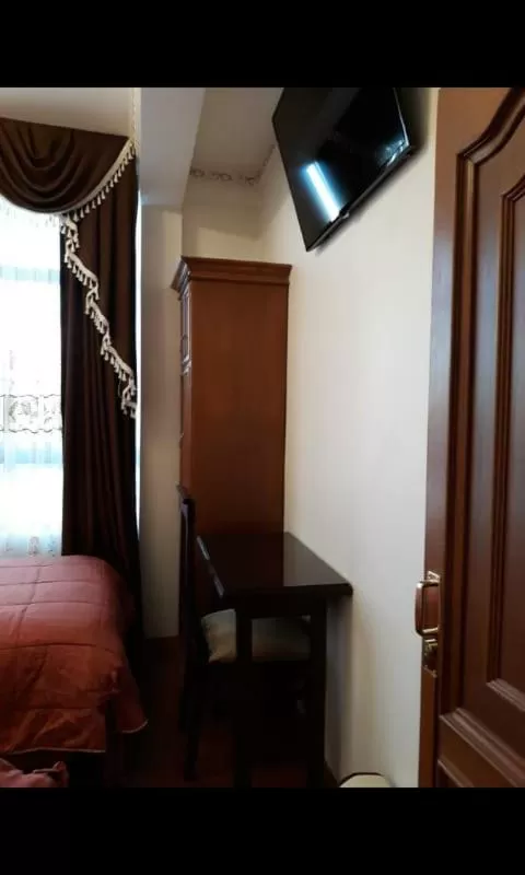 TV/Entertainment Center in Hostal Terrabella SRL