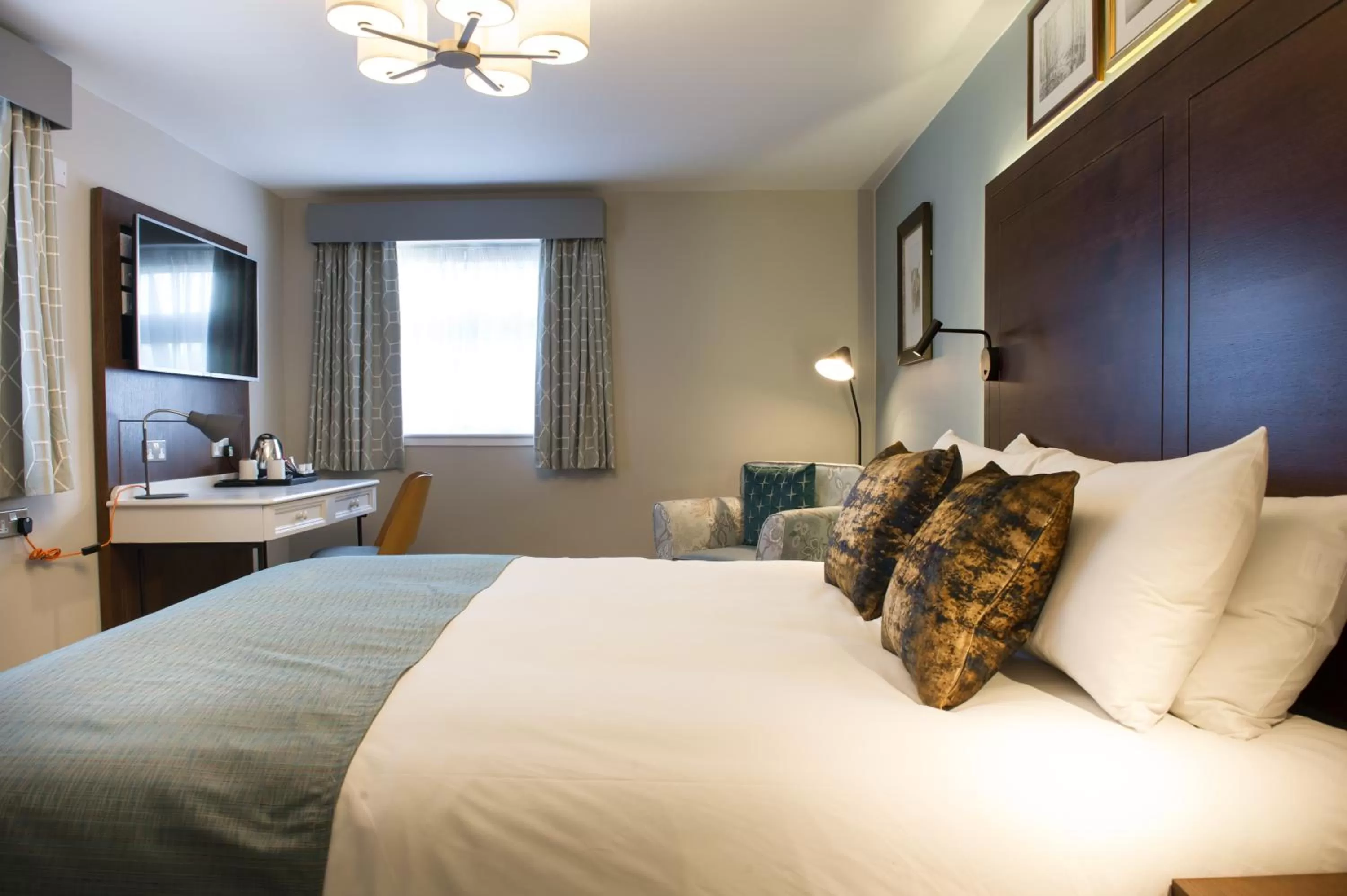 Photo of the whole room, Bed in The Foxglove by Innkeeper's Collection