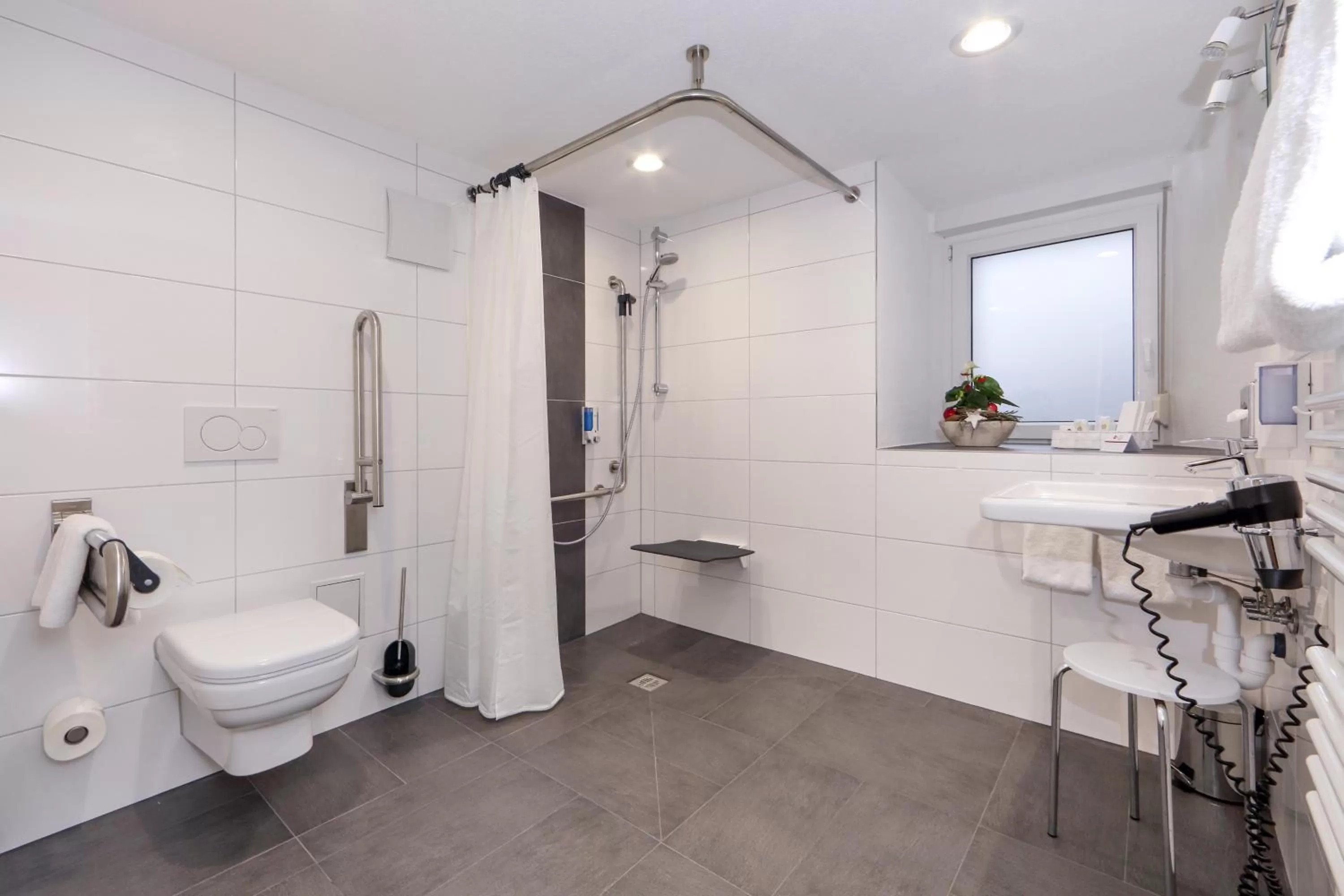 Bathroom in Aalener Römerhotel aWL