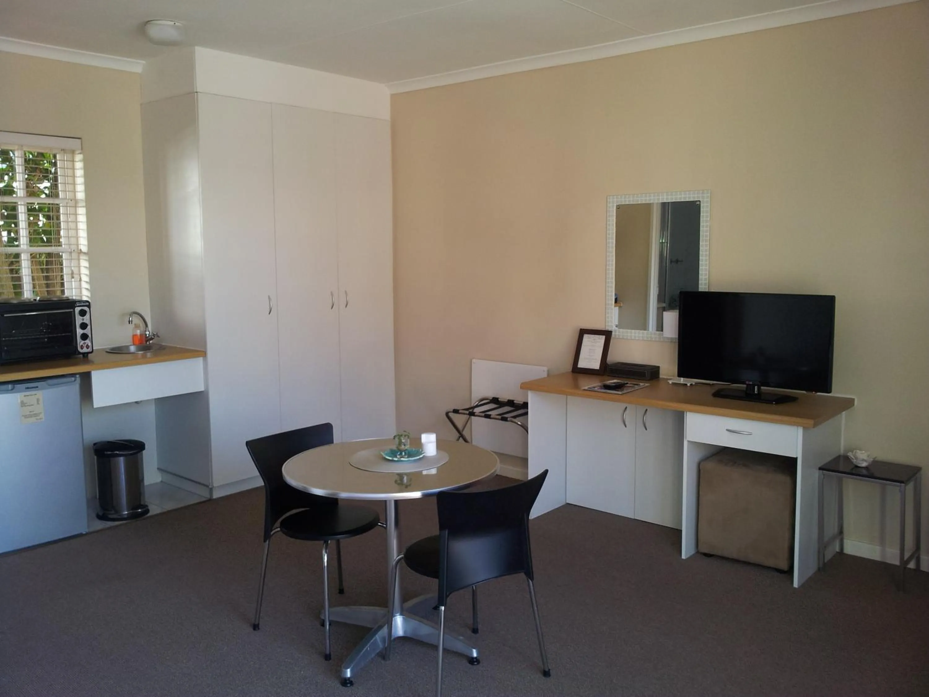 TV and multimedia in Palm Beach Guesthouse