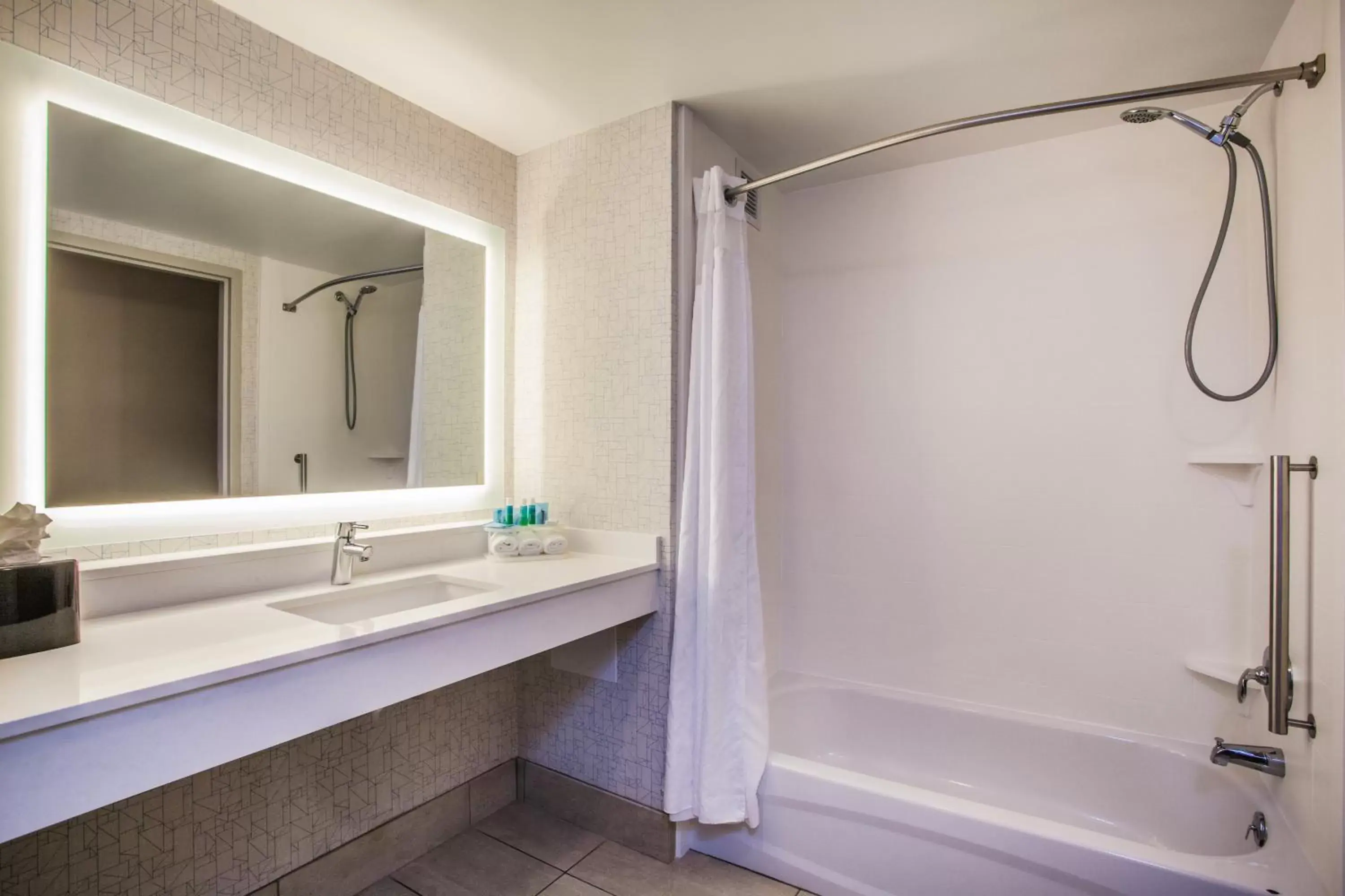 King Suite - Disability Access Tub/Non-Smoking in Holiday Inn Express & Suites Lexington Park California by IHG King Suite - Disability Access Tub/Non-Smoking in Holiday Inn Express & Suites Lexington Park California by IHG