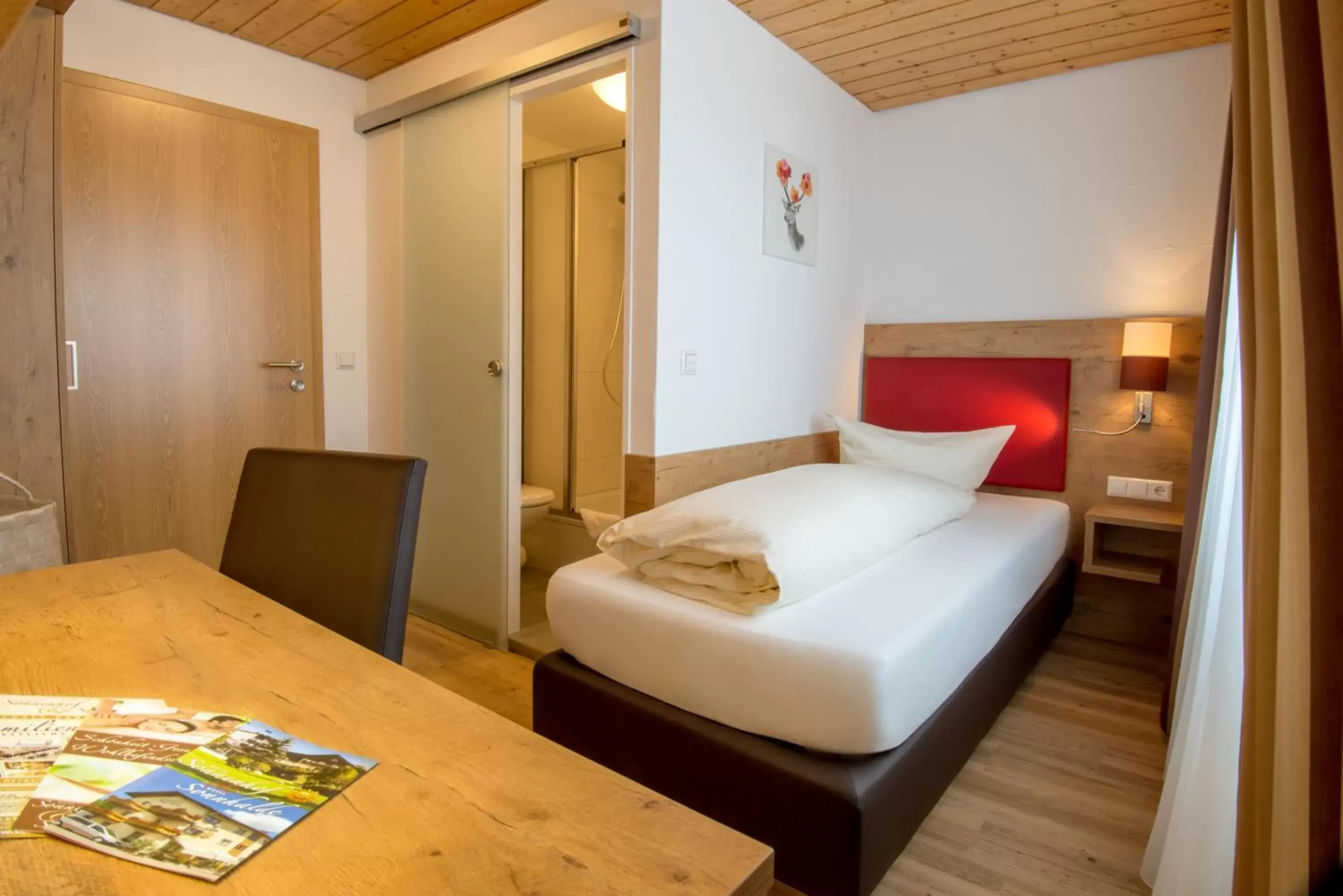 Economy Single Room - single occupancy - Annex in Wellnesshotel Sonnenhof & Sonnhalde Economy Single Room - single occupancy - Annex in Wellnesshotel Sonnenhof & Sonnhalde