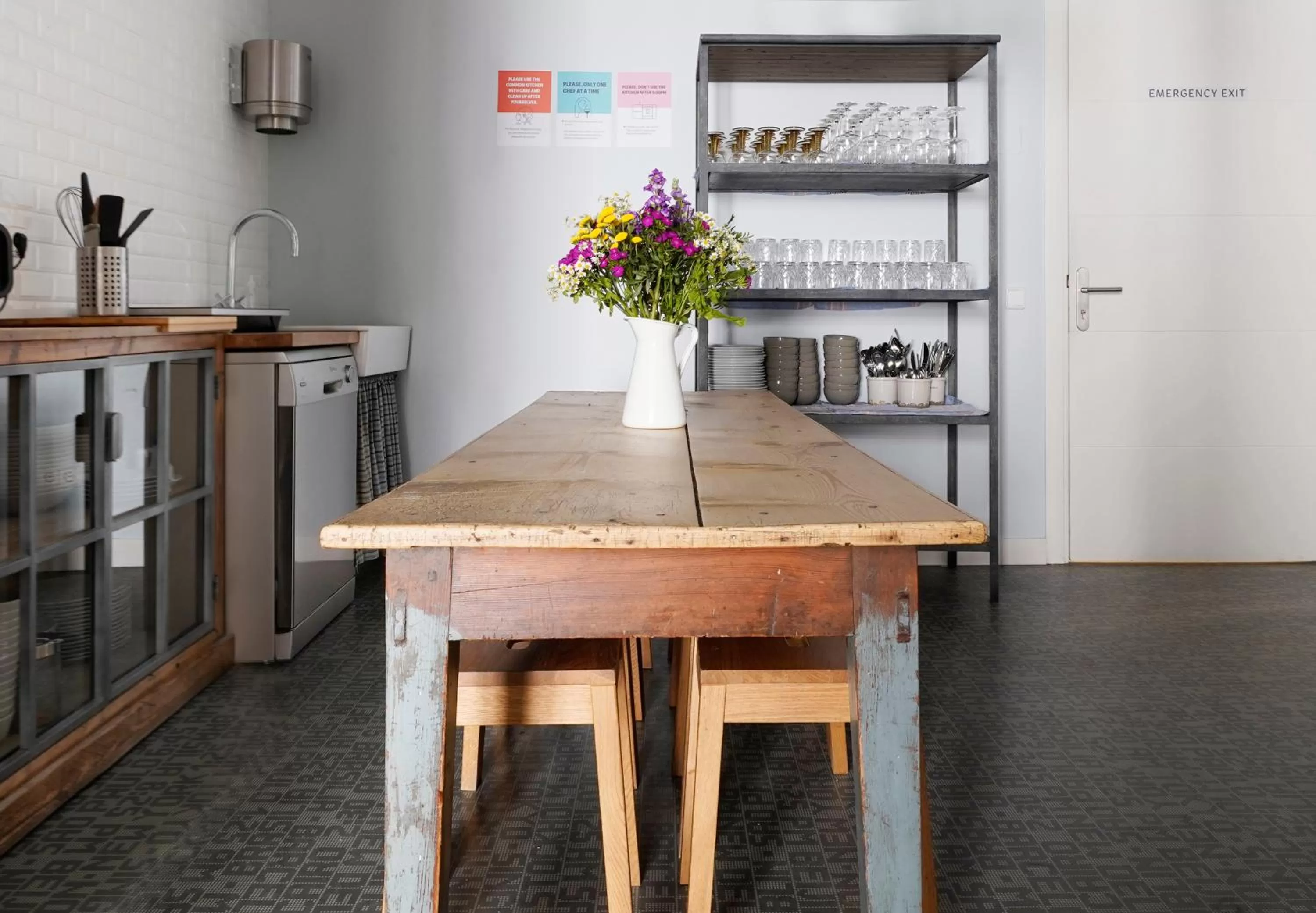 Communal kitchen in Numa Madrid Script