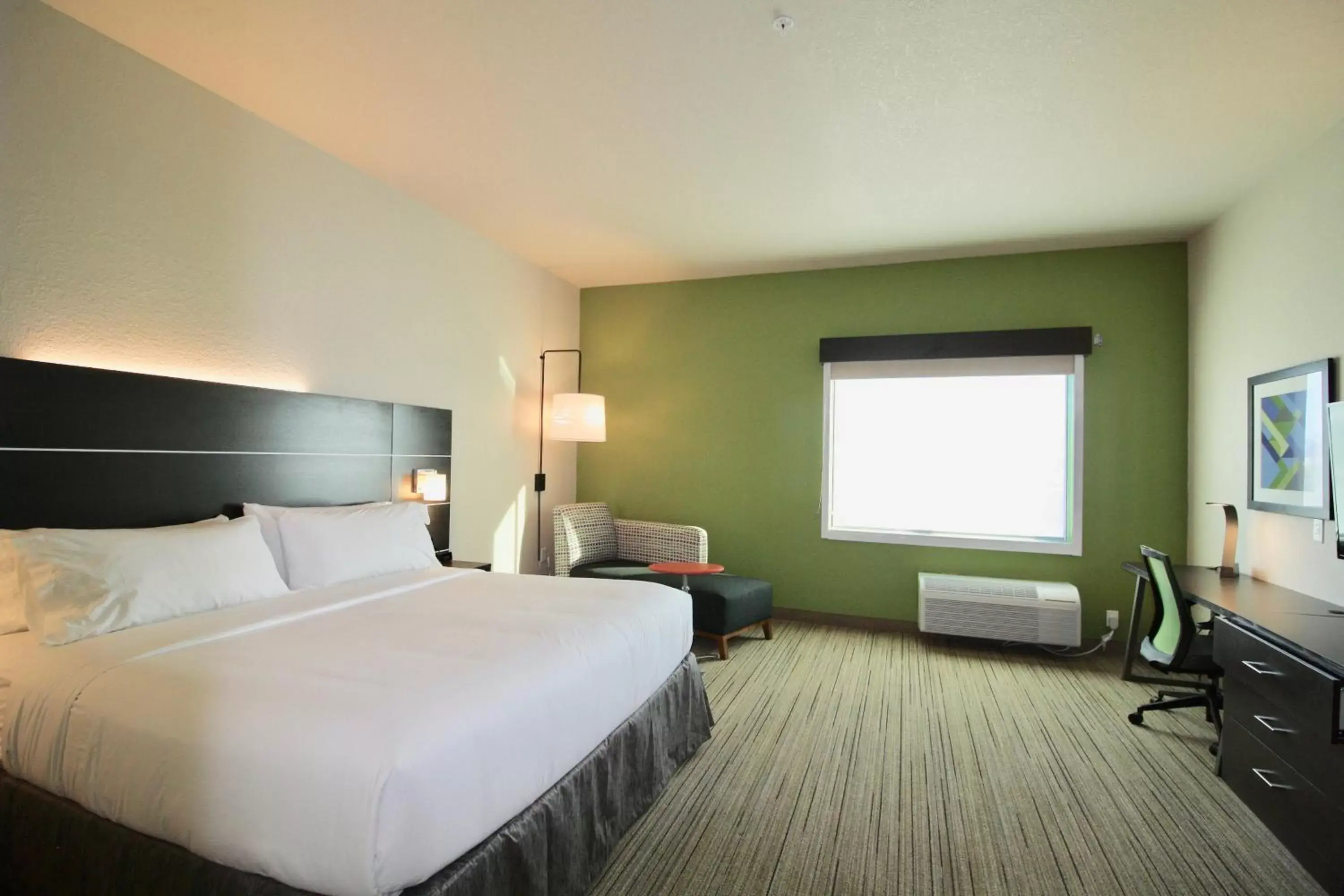King Room - Disability Access in Holiday Inn Express & Suites - Kirksville - University Area, an IHG Hotel King Room - Disability Access in Holiday Inn Express & Suites - Kirksville - University Area, an IHG Hotel