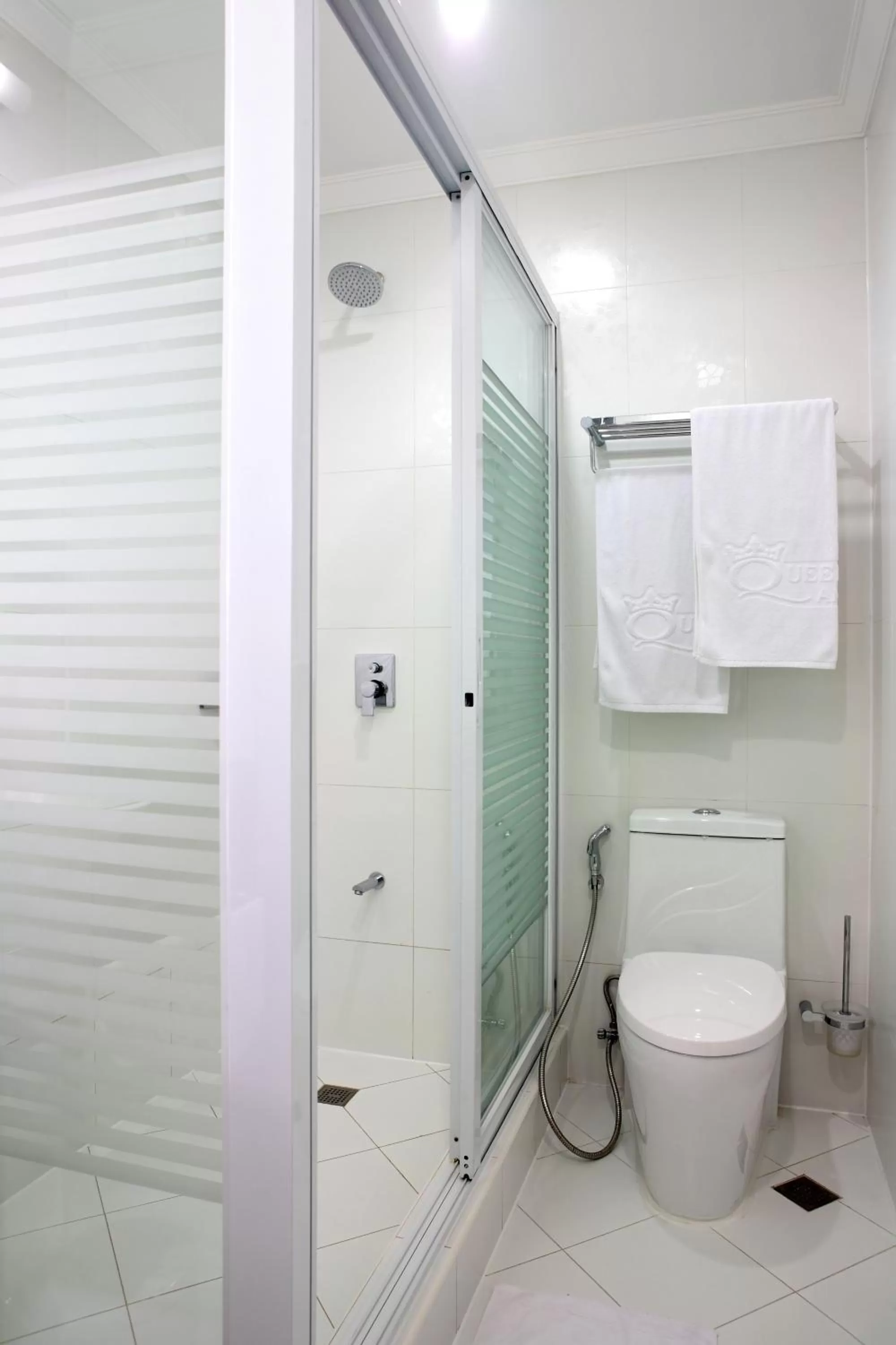 Bathroom in Queens Hotel Angeles City