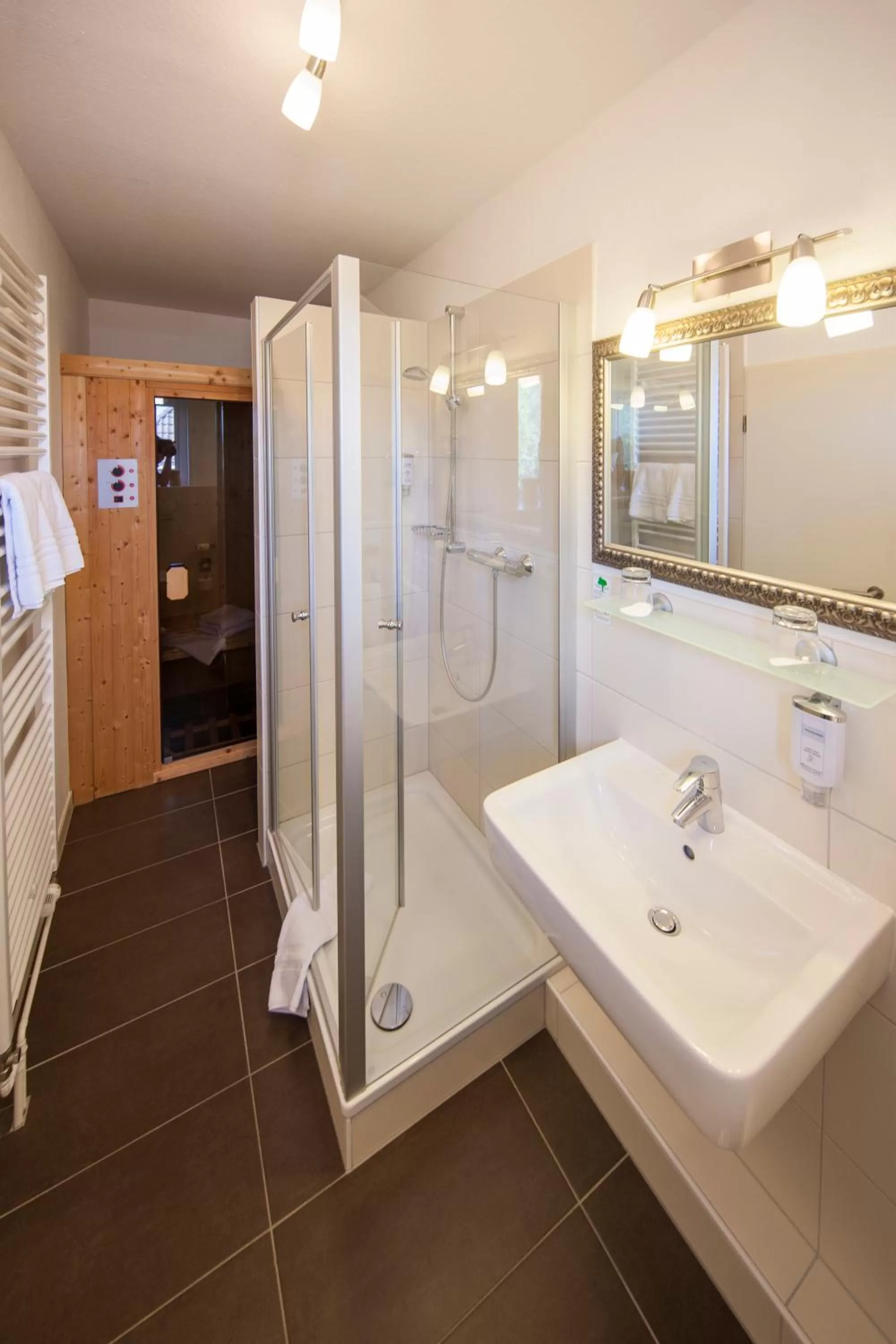 Bathroom in Das Frühstückshotel Sankt Peter-Ording