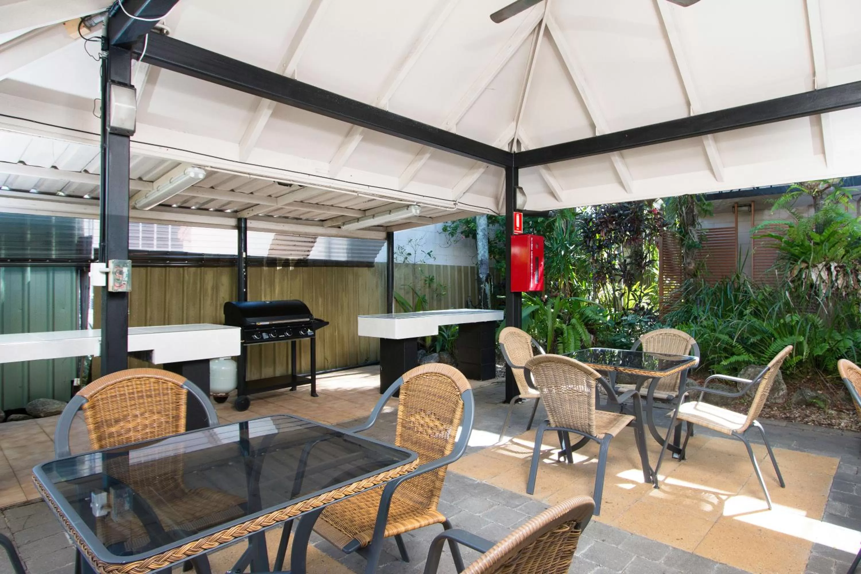 BBQ facilities in Cairns City Palms