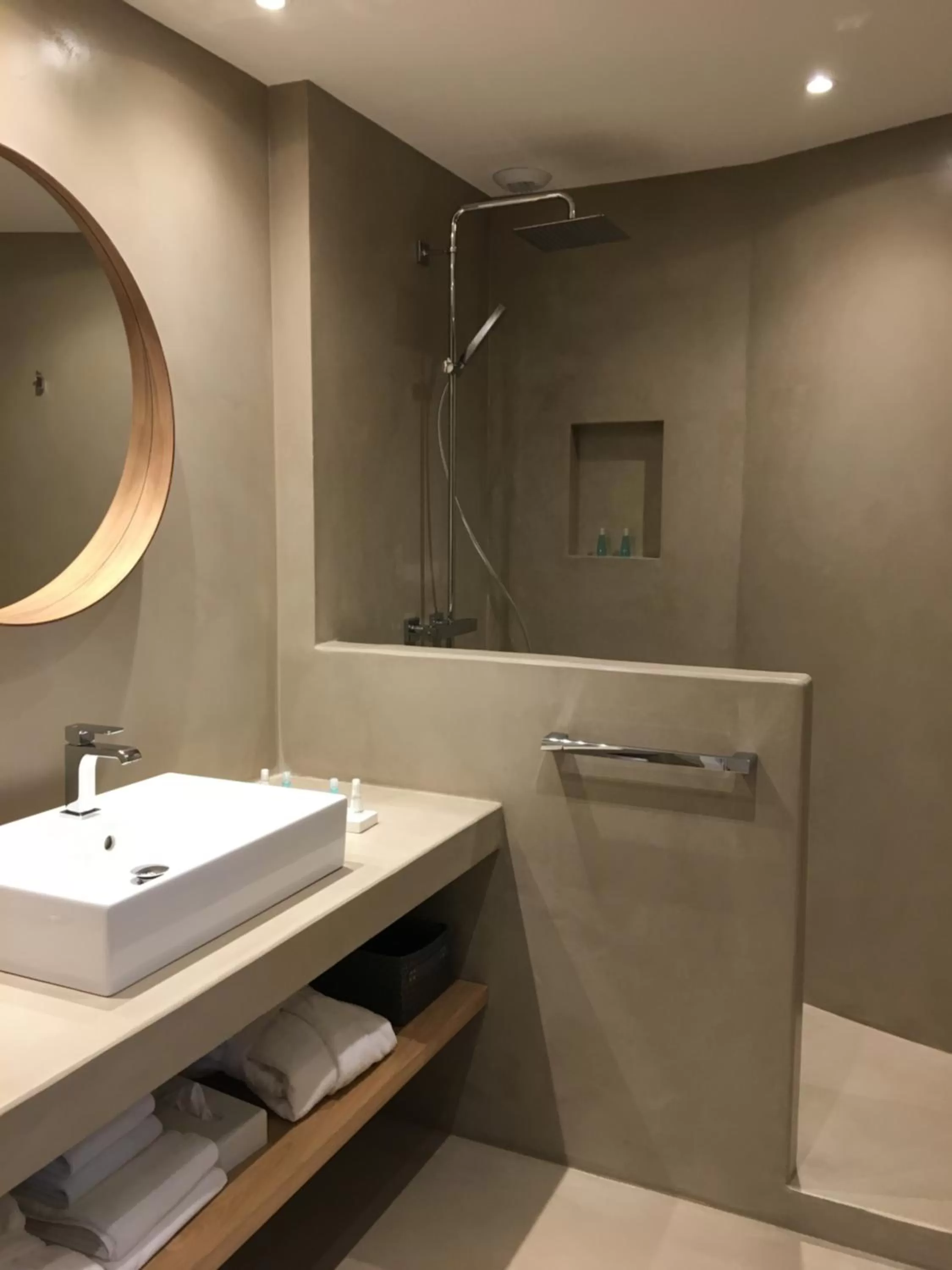 Bathroom in Hôtel de la Plage - Saint Jean de Luz