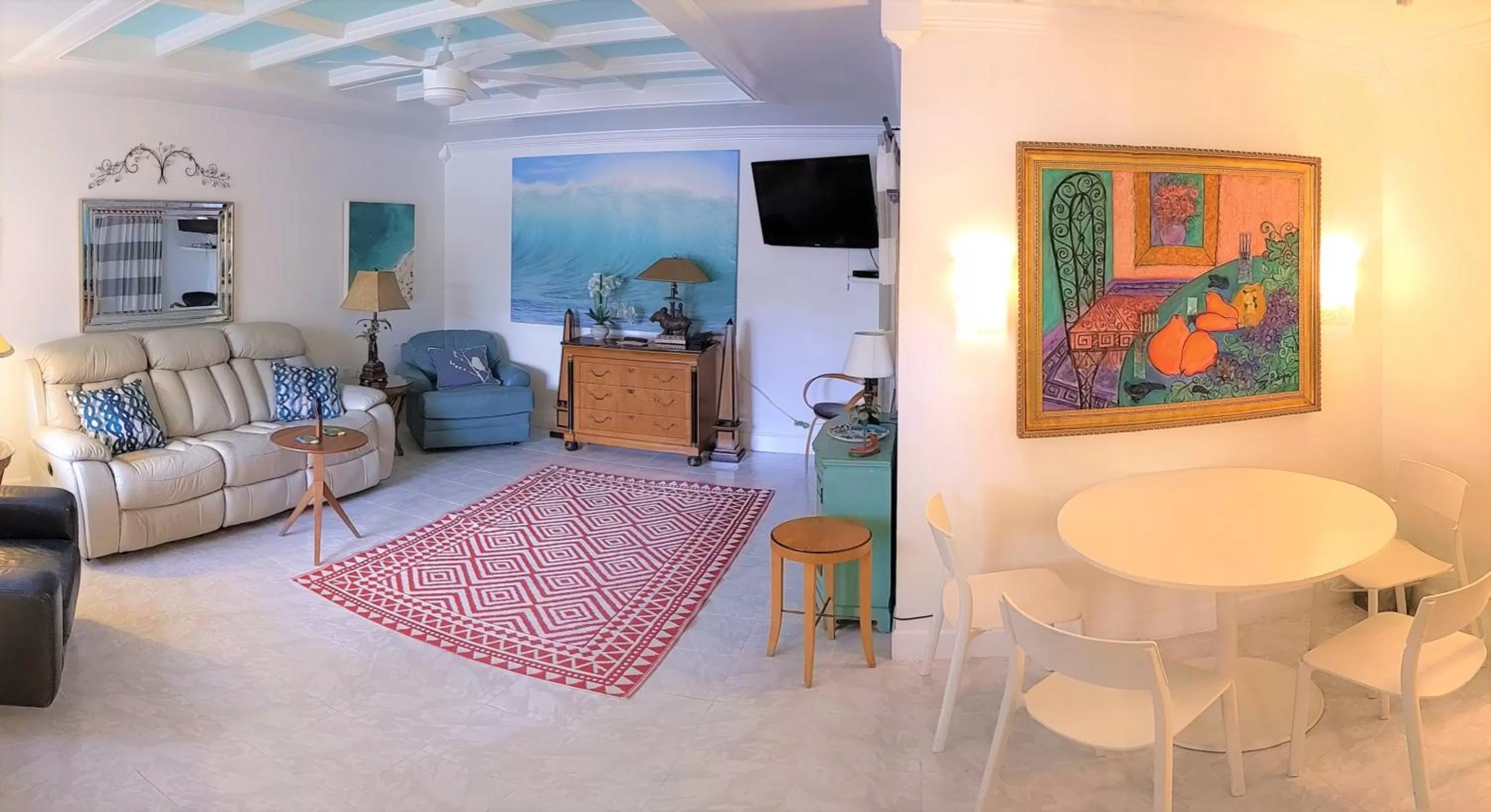 TV and multimedia in Manhattan Tower Apartment Hotel