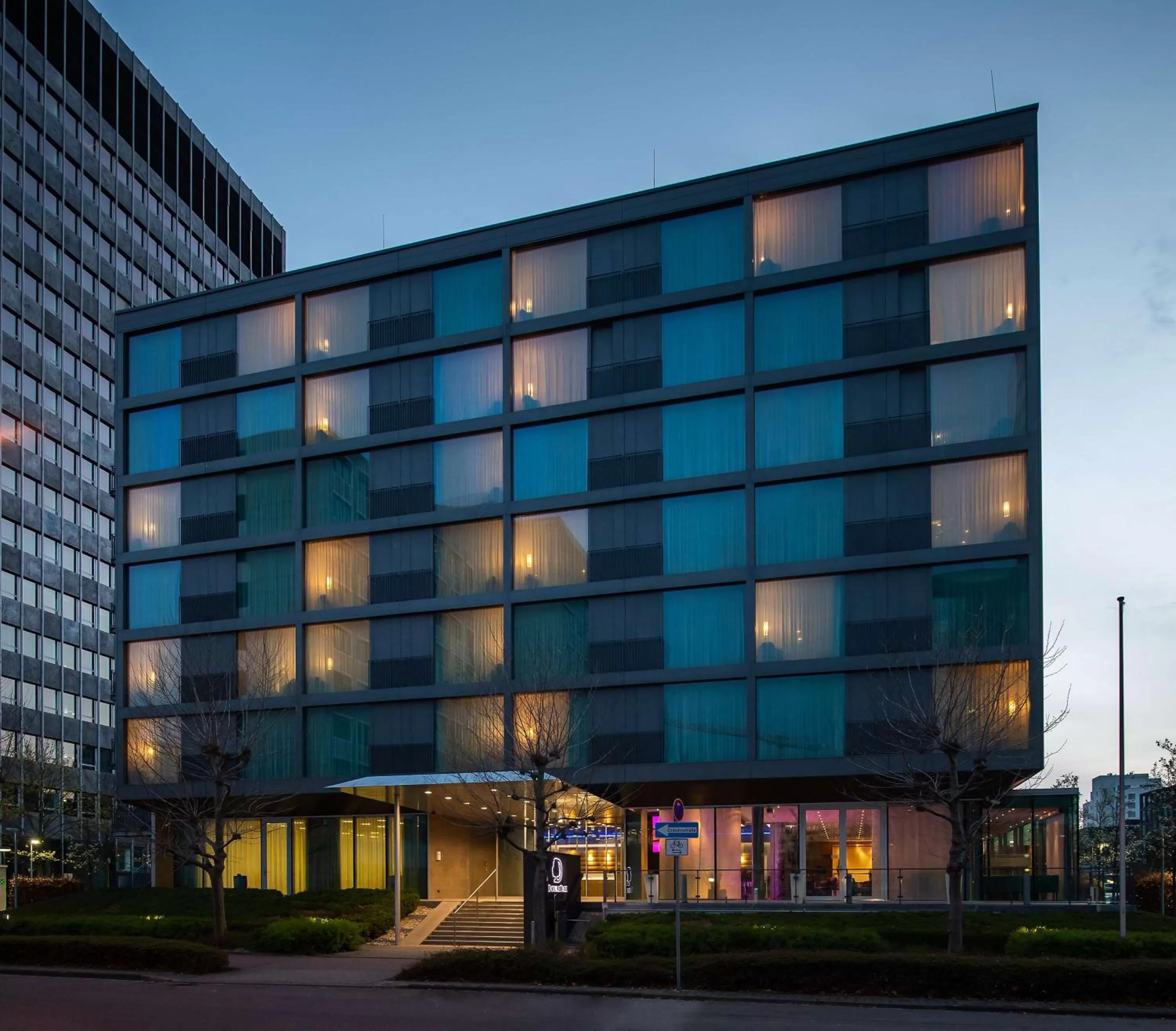 Property building in DoubleTree by Hilton Frankfurt Niederrad