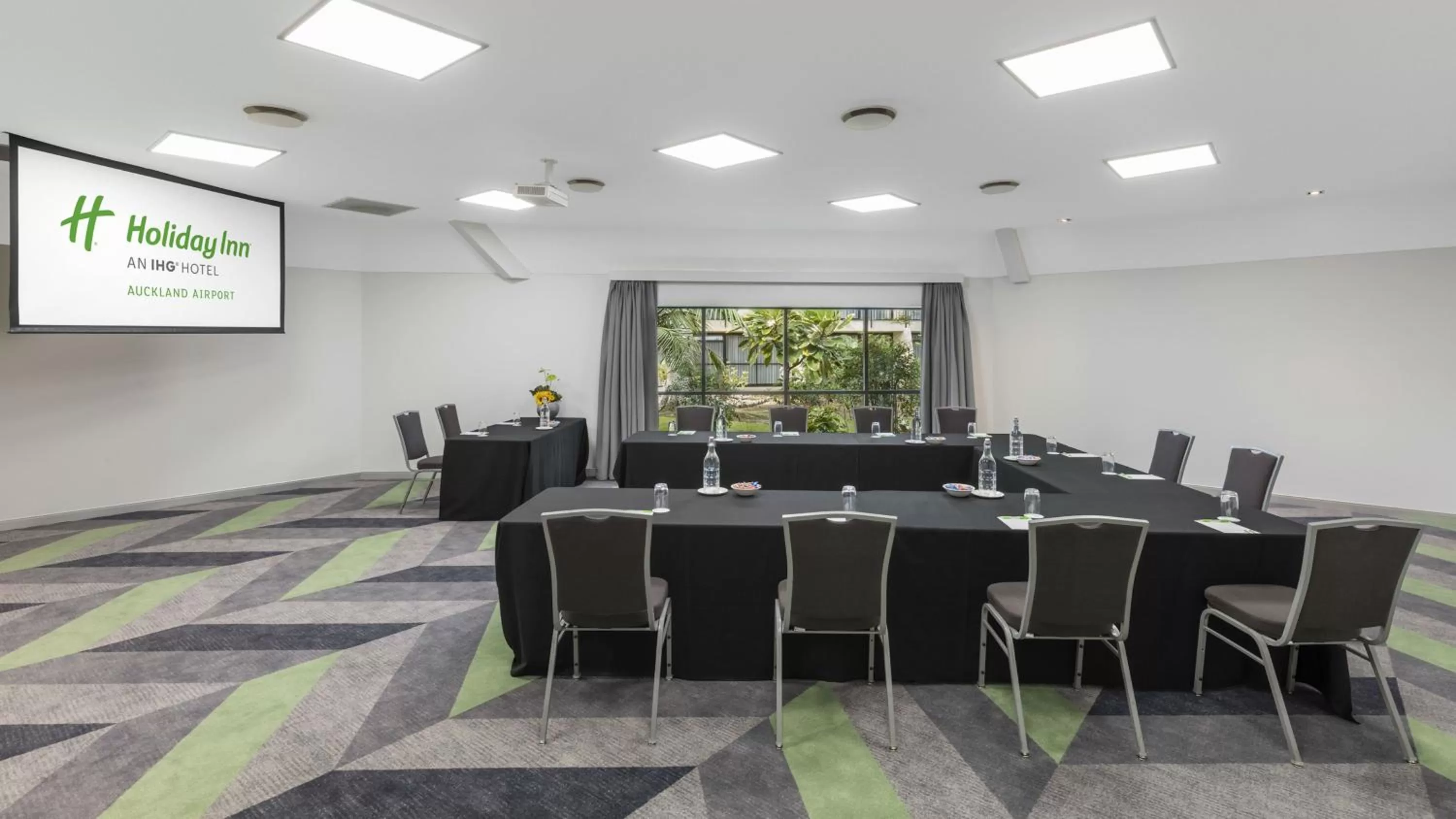 Meeting/conference room in Holiday Inn Auckland Airport by IHG