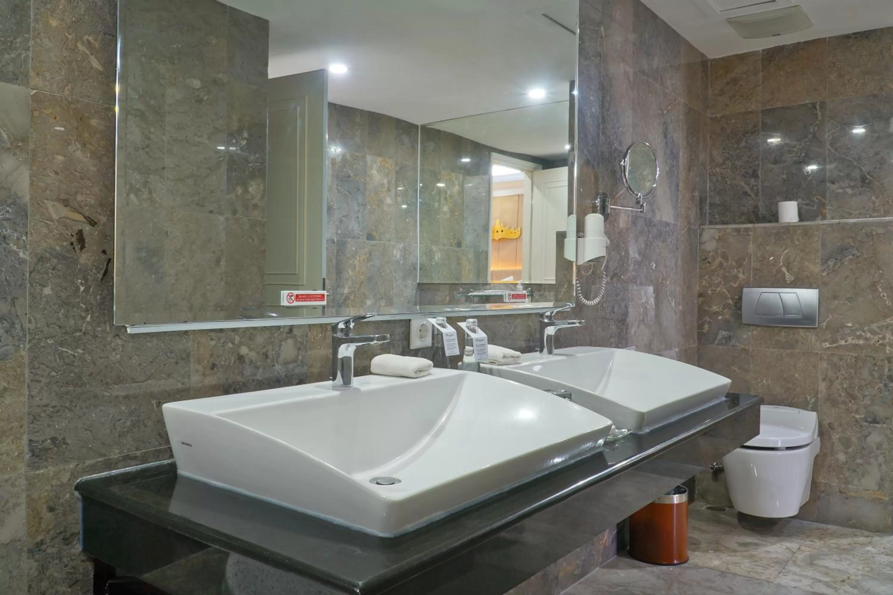 Bathroom in Swiss-Belhotel Lampung