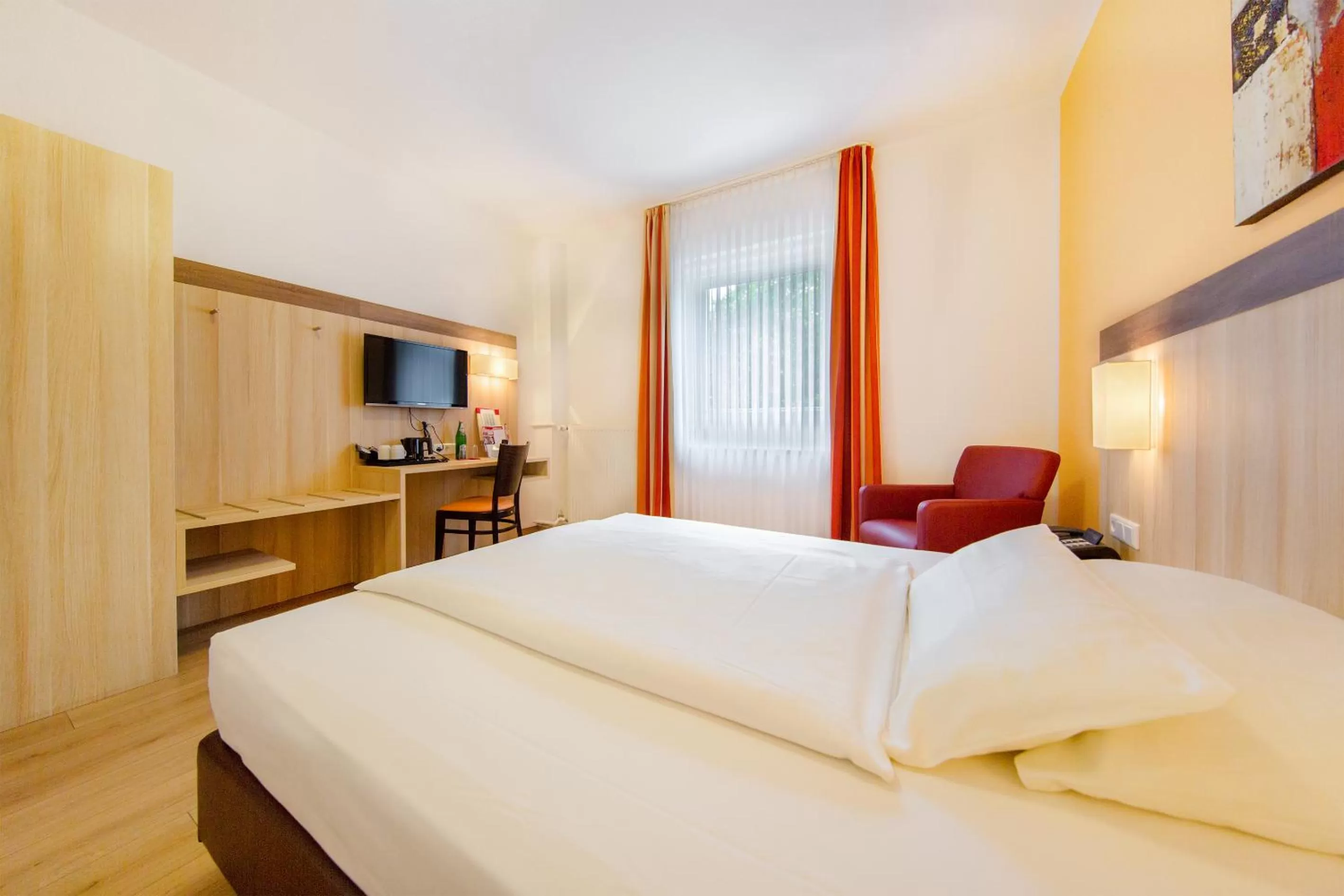 Photo of the whole room, Bed in Montana Hotel Mönchengladbach