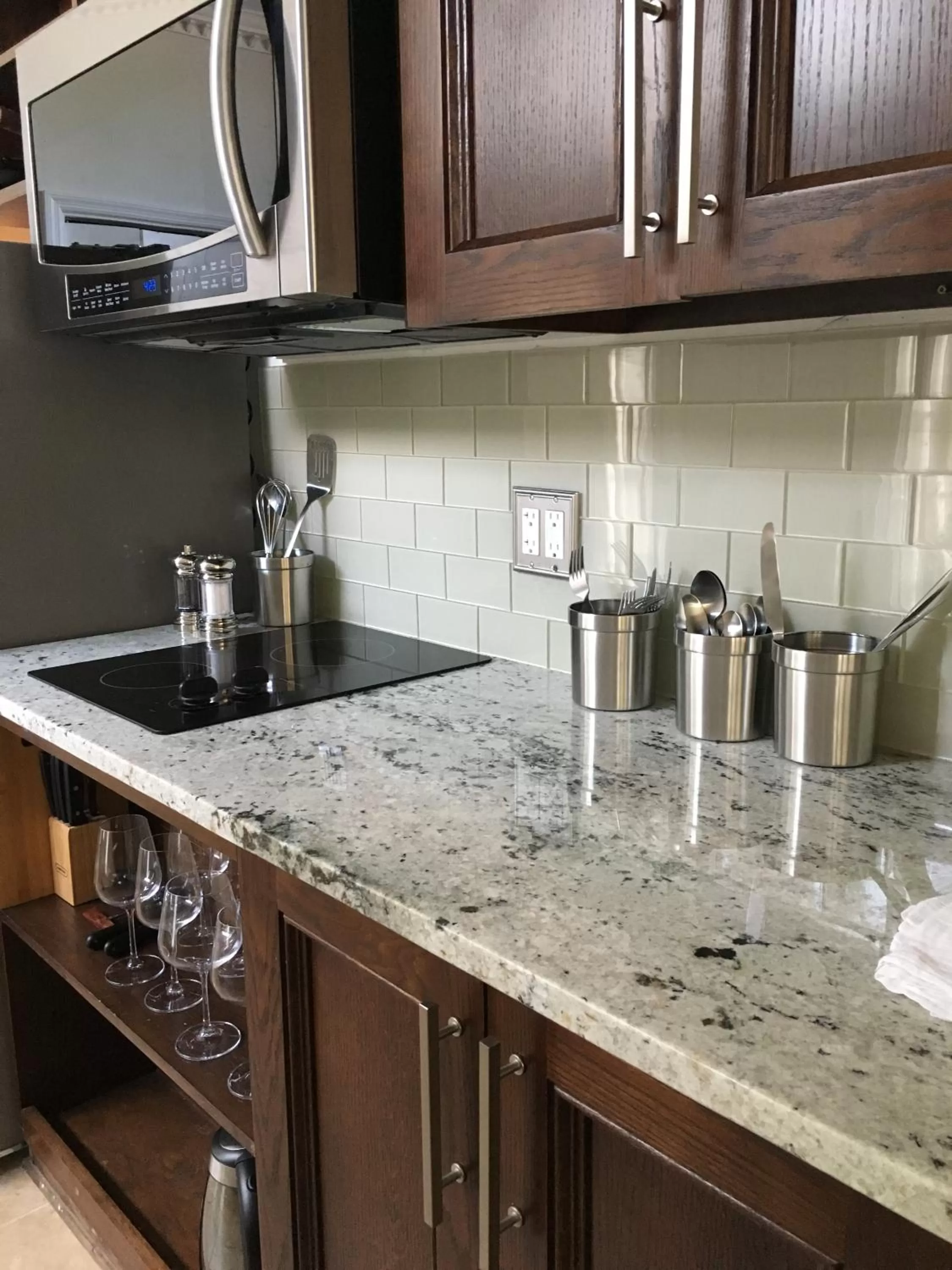 The Argus Hotel & Cocktail Lounge