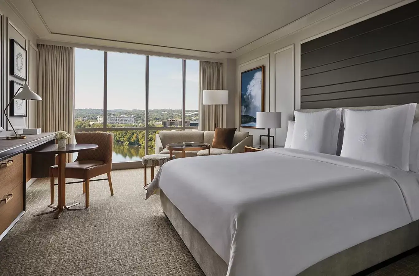King Room with Lake View in Four Seasons Hotel Austin King Room with Lake View in Four Seasons Hotel Austin