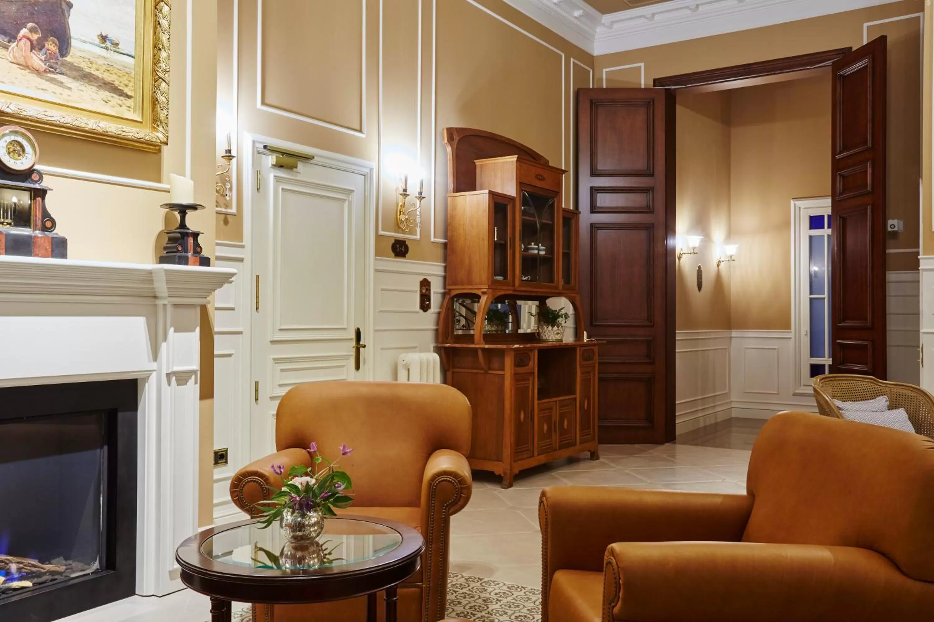 Communal lounge/ TV room in Hotel Casa Vilella 4* Sup