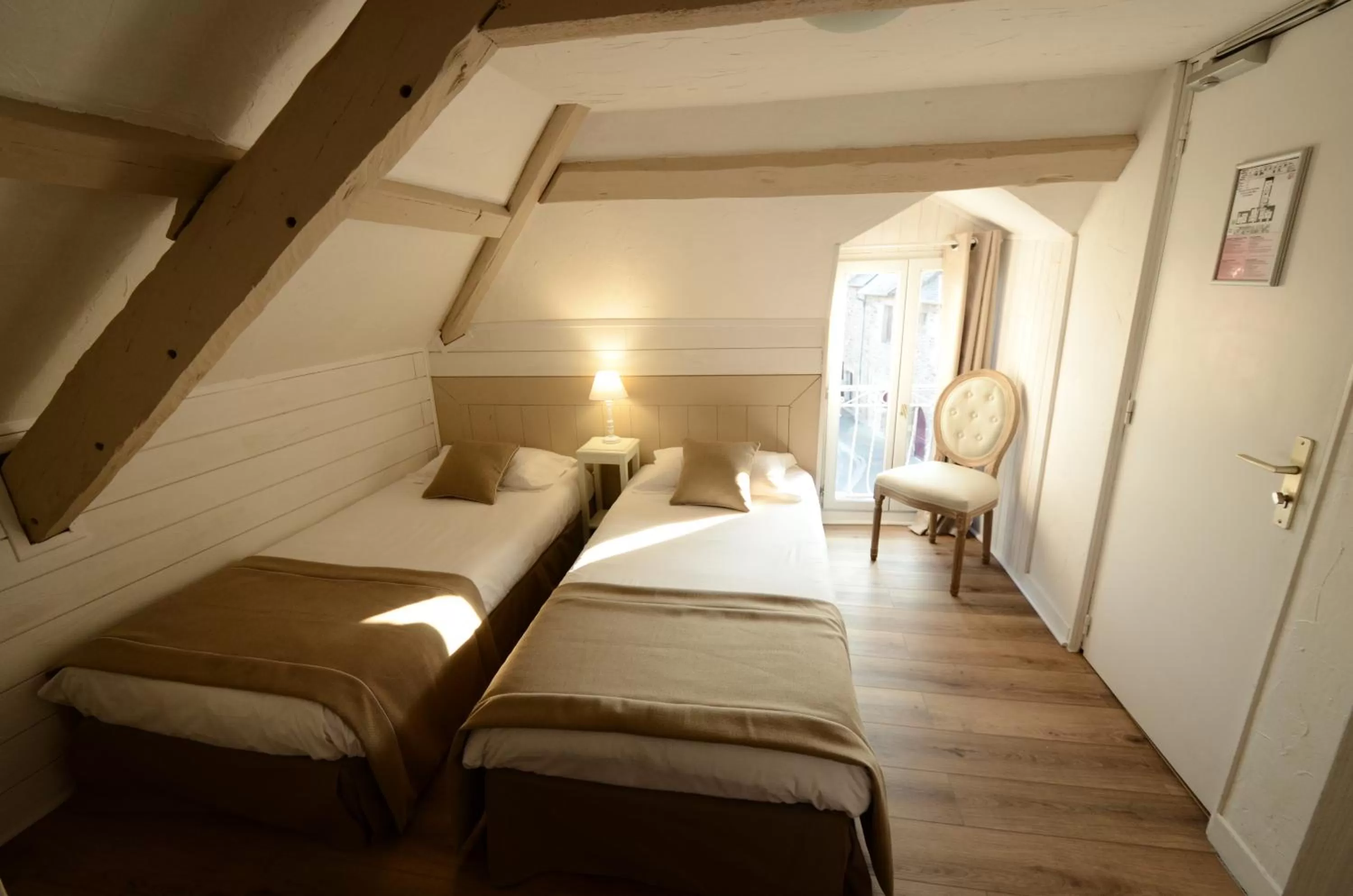 Bed in Demeures & Châteaux - Hôtel de la porte Saint-Malo - DINAN