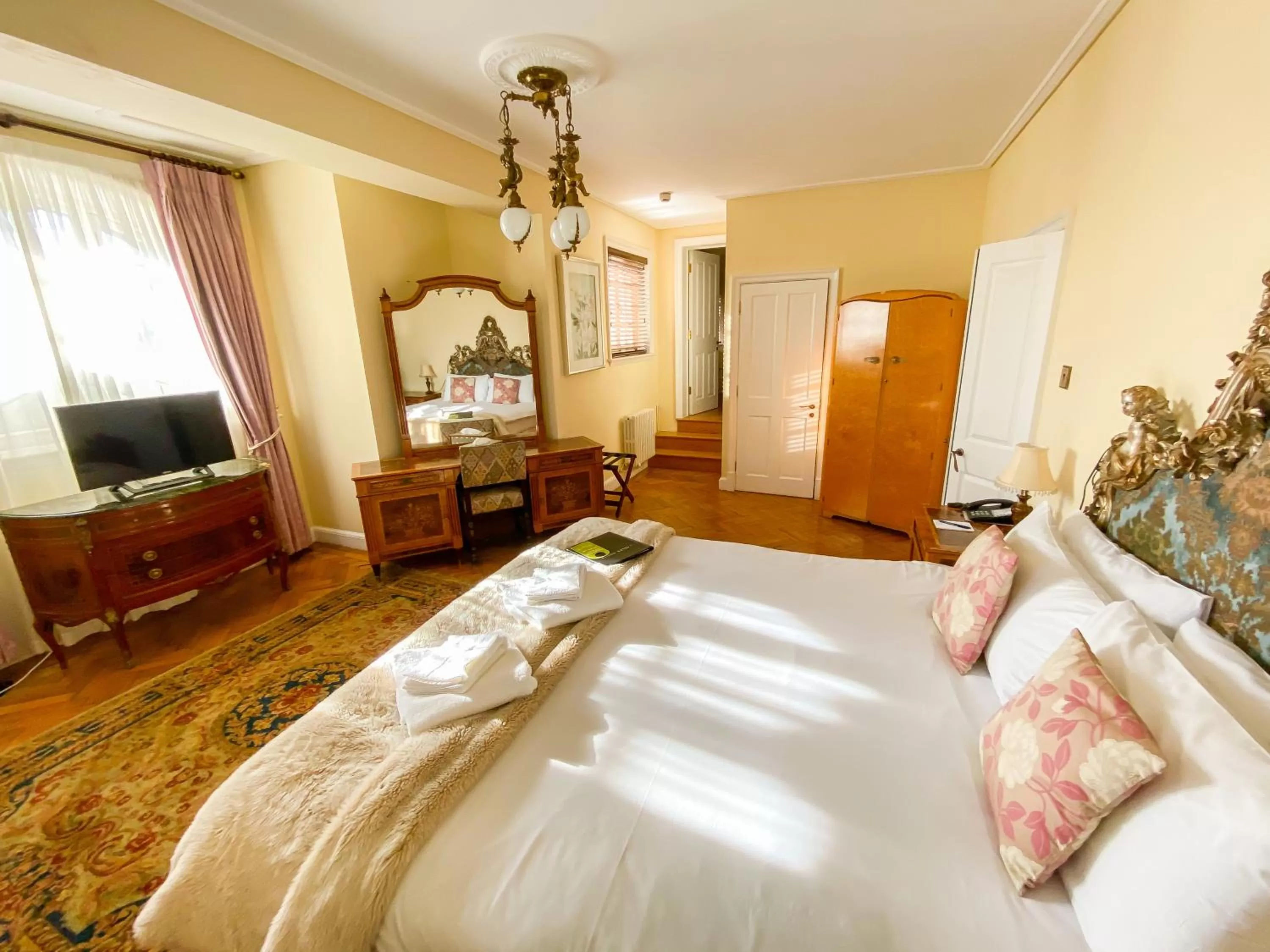 Bedroom, Bed in St Giles House