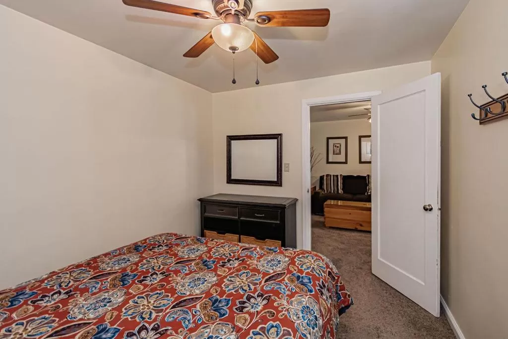 Bedroom, Bed in Suites of Lava Hot Springs