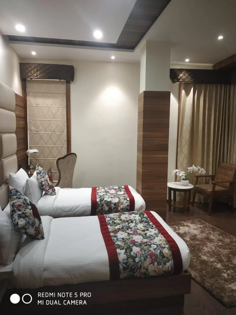 Bed in Hotel Makhan Residency