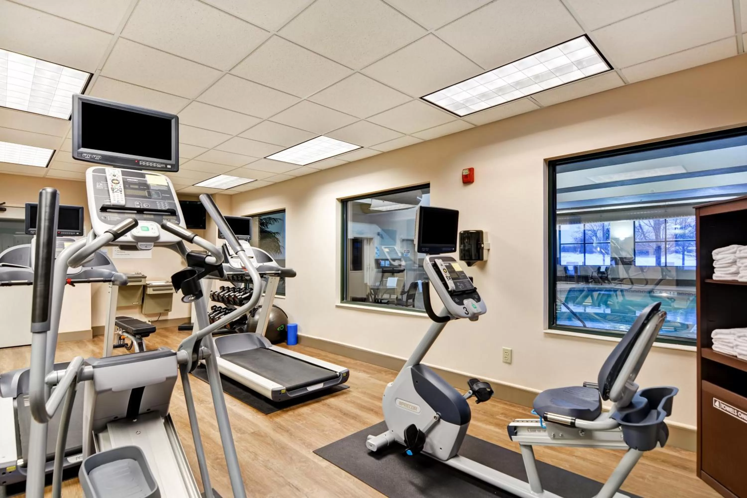 Fitness centre/facilities in Holiday Inn Express Hotel & Suites Milwaukee-New Berlin by IHG