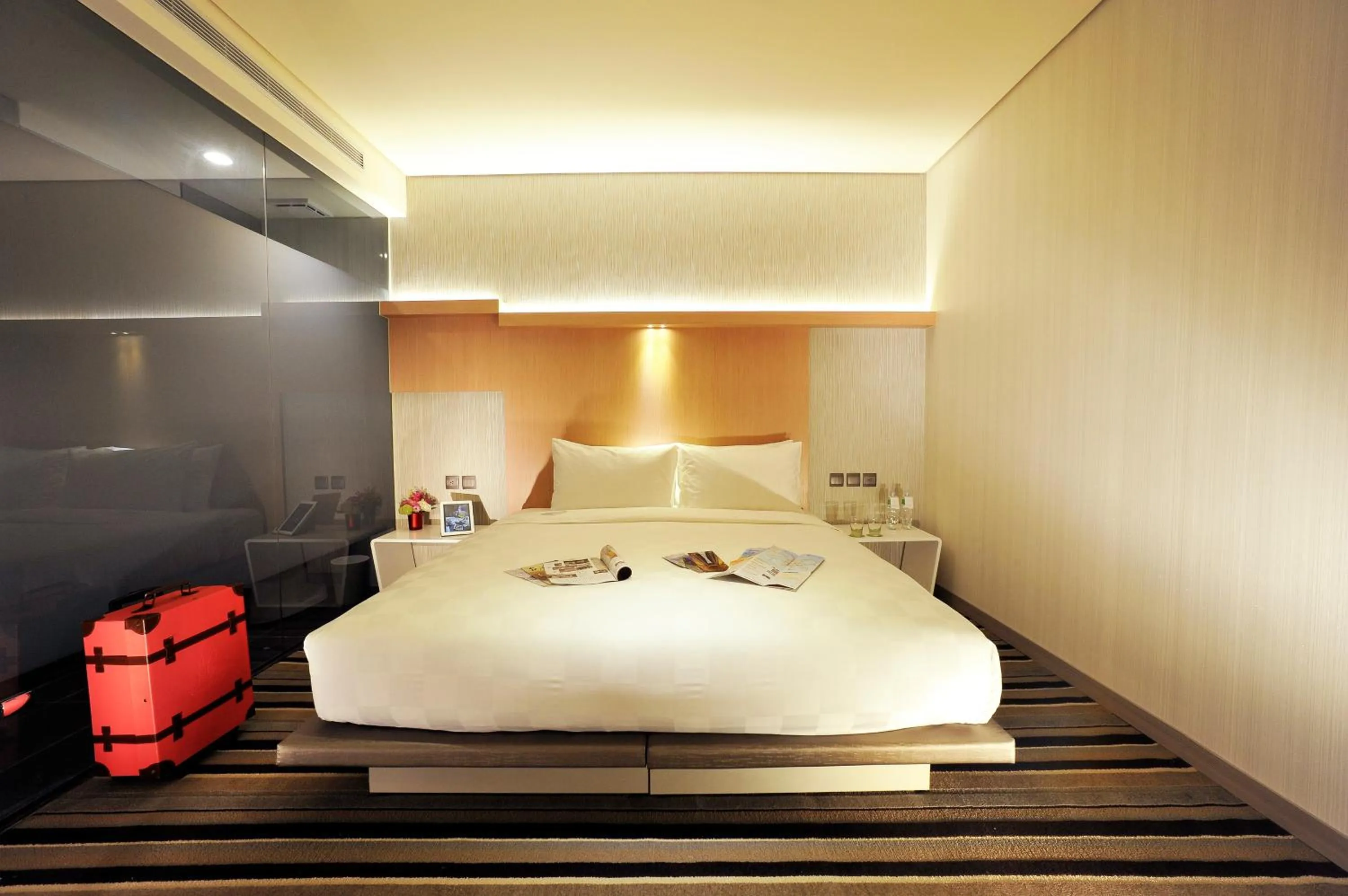 Photo of the whole room, Bed in Taipei 101 SPARKLE Hotel