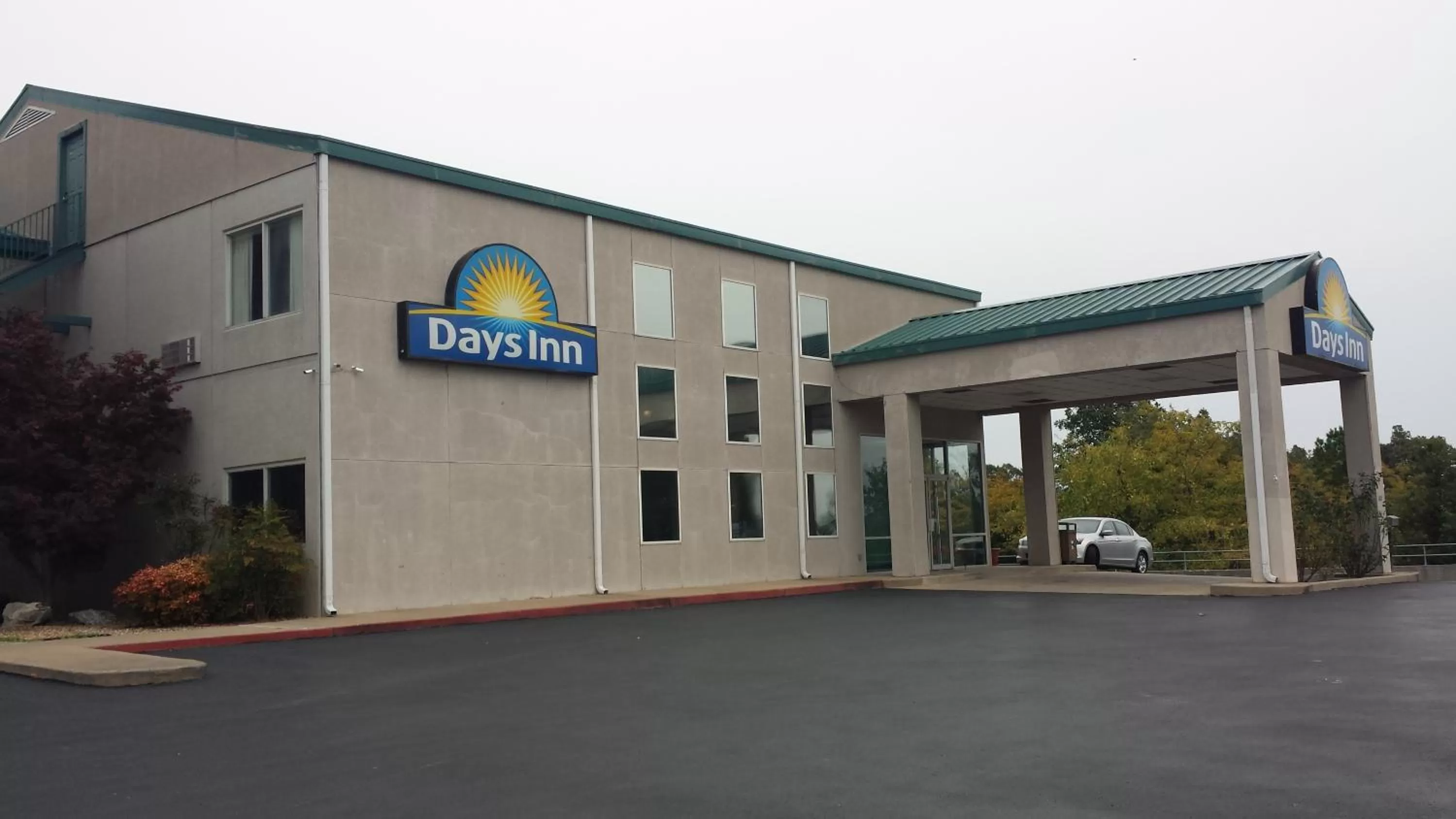 Property building in Days Inn by Wyndham Harrison