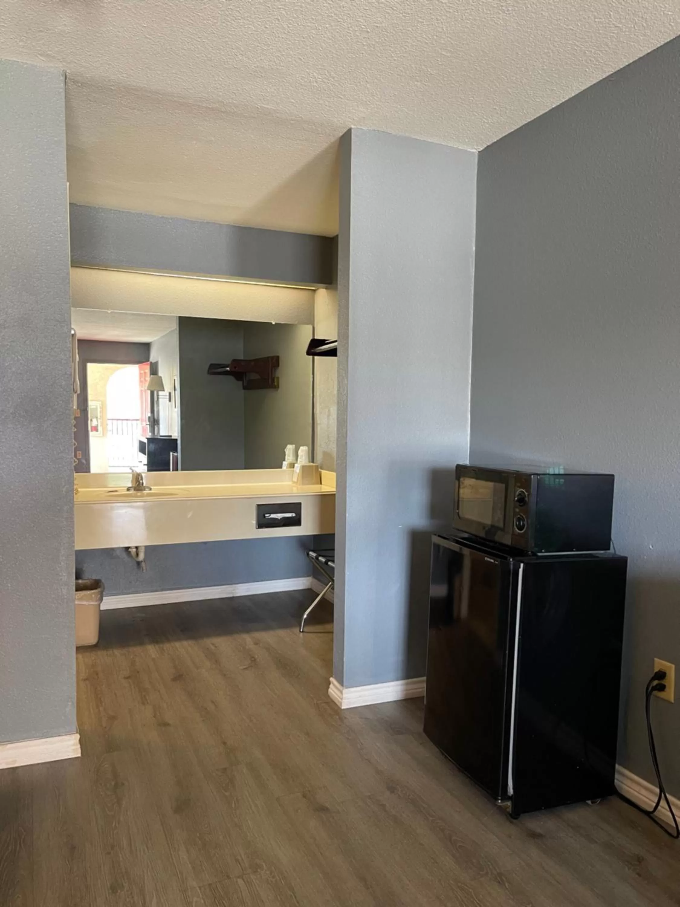 Bathroom in Majestic Inn