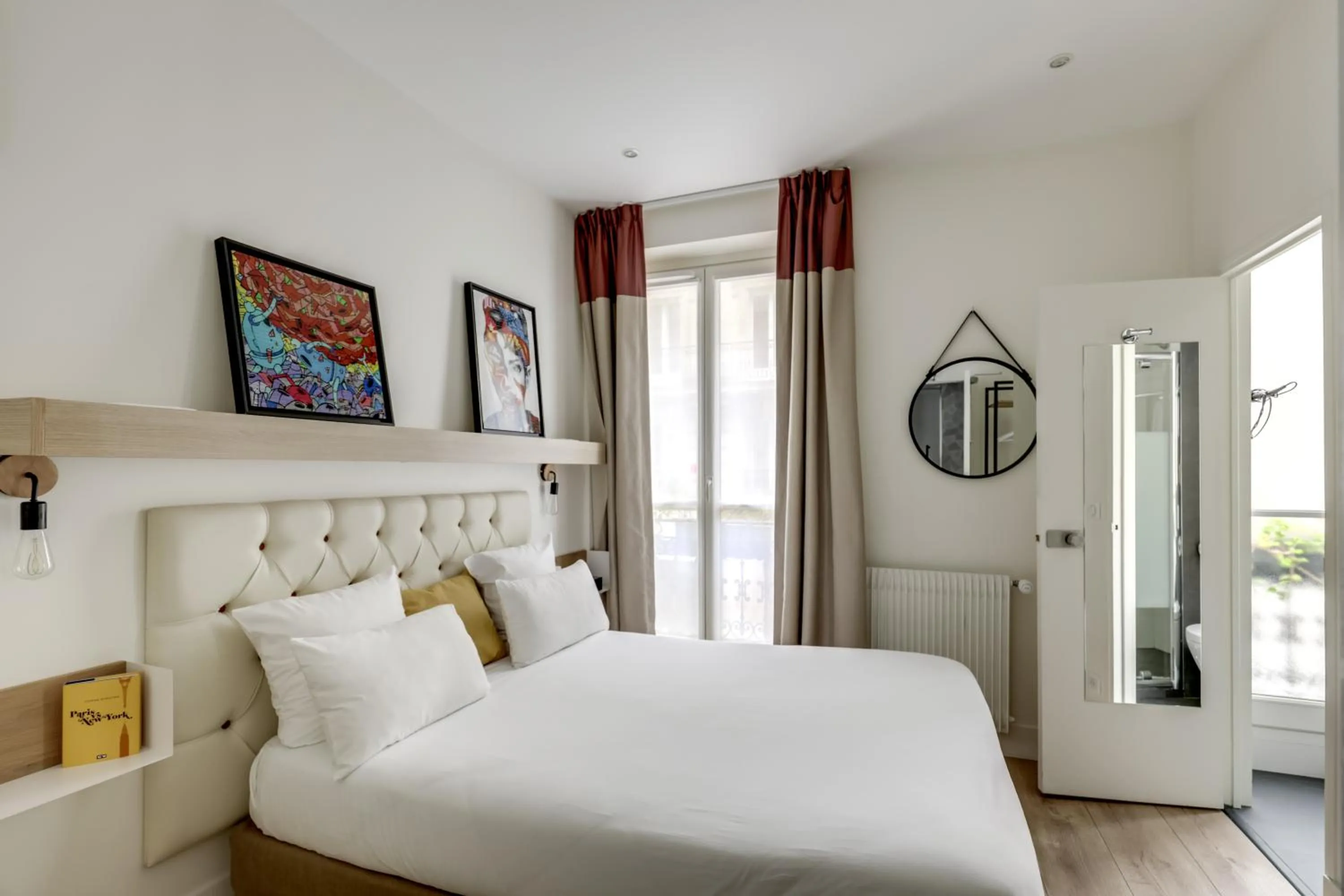 Photo of the whole room, Bed in Hôtel Alexandrine Opera