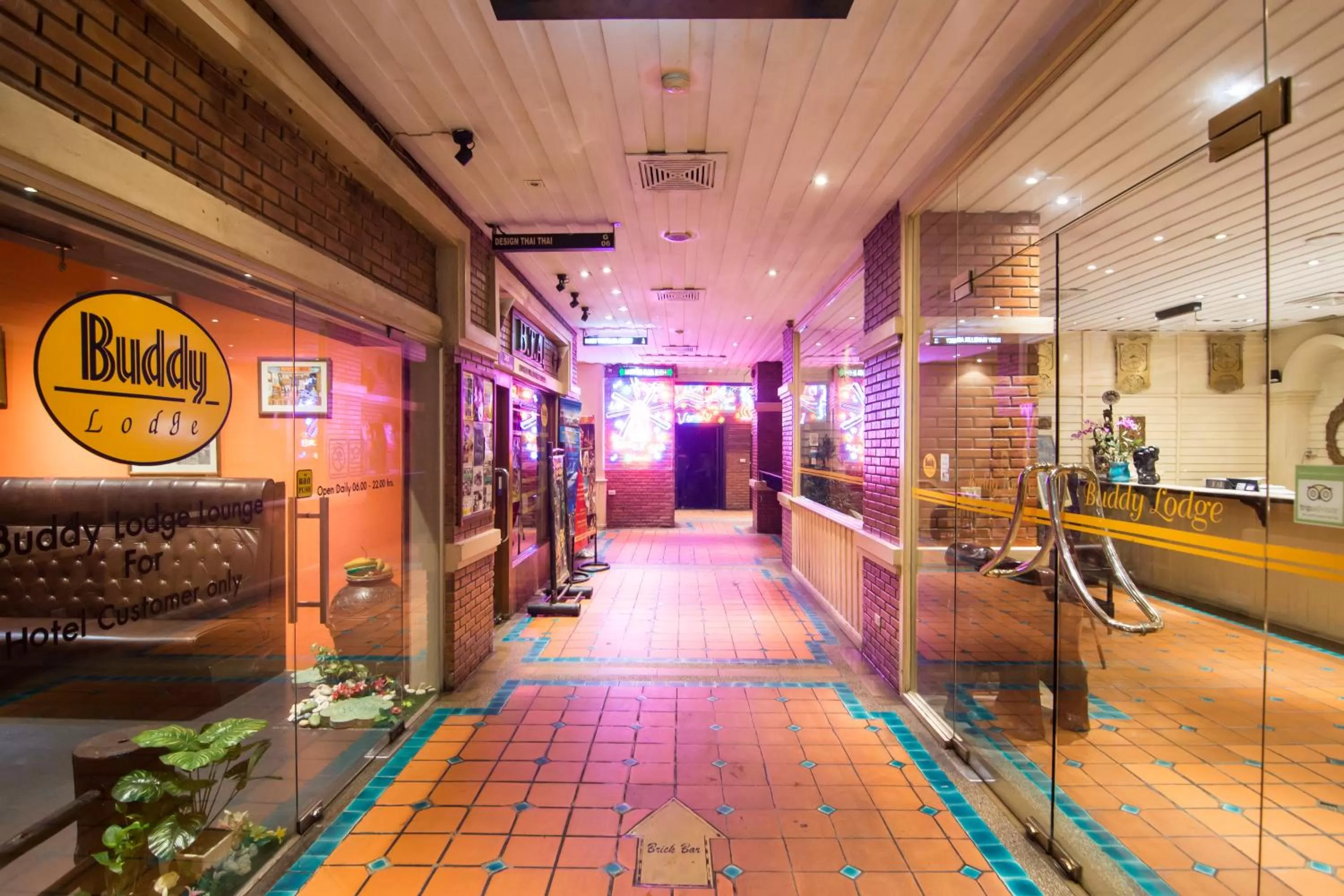 On-site shops in Buddy Lodge, Khaosan Road