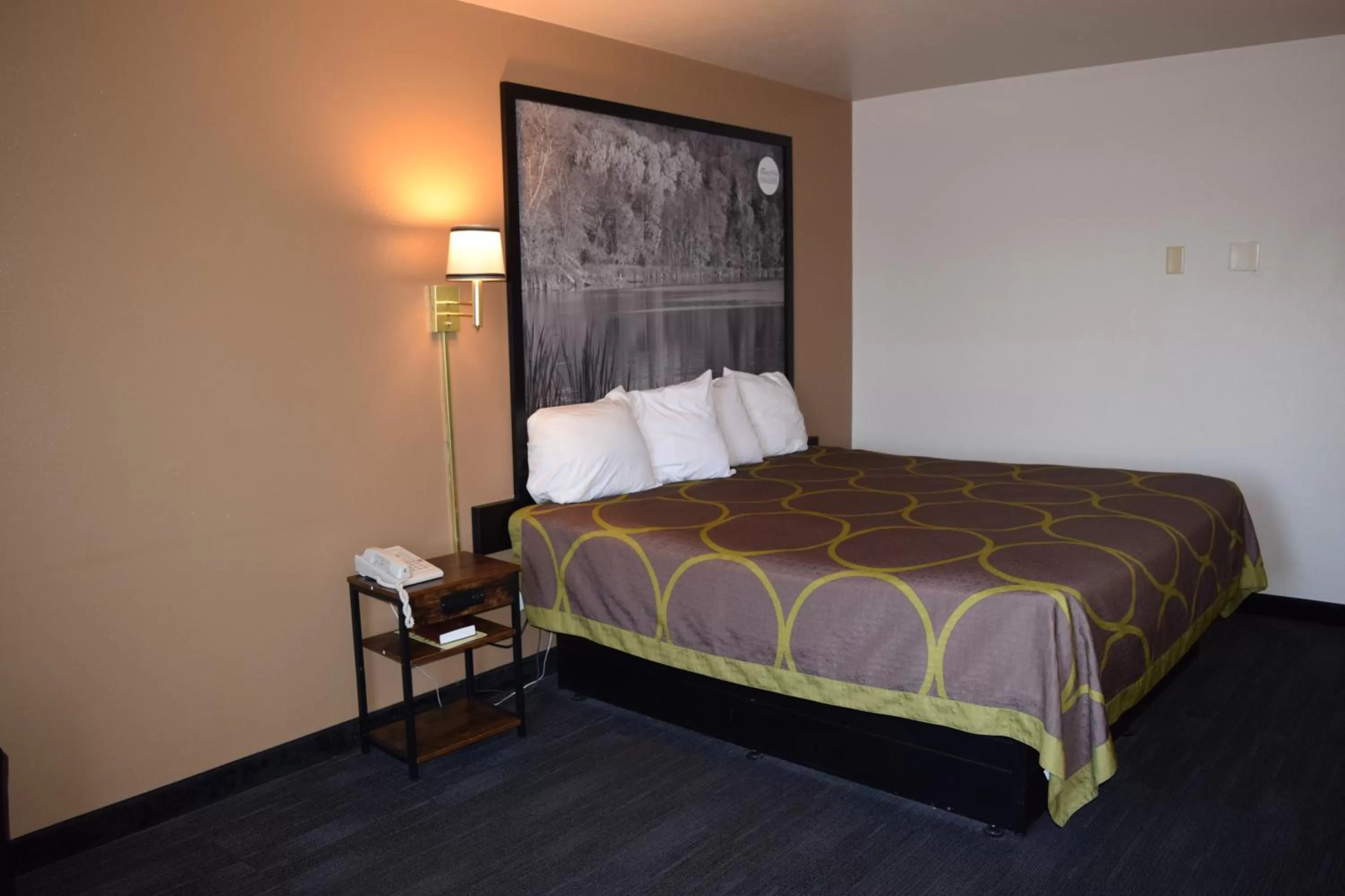 Bed in AmeriVu Inn and Suites Shawano WI