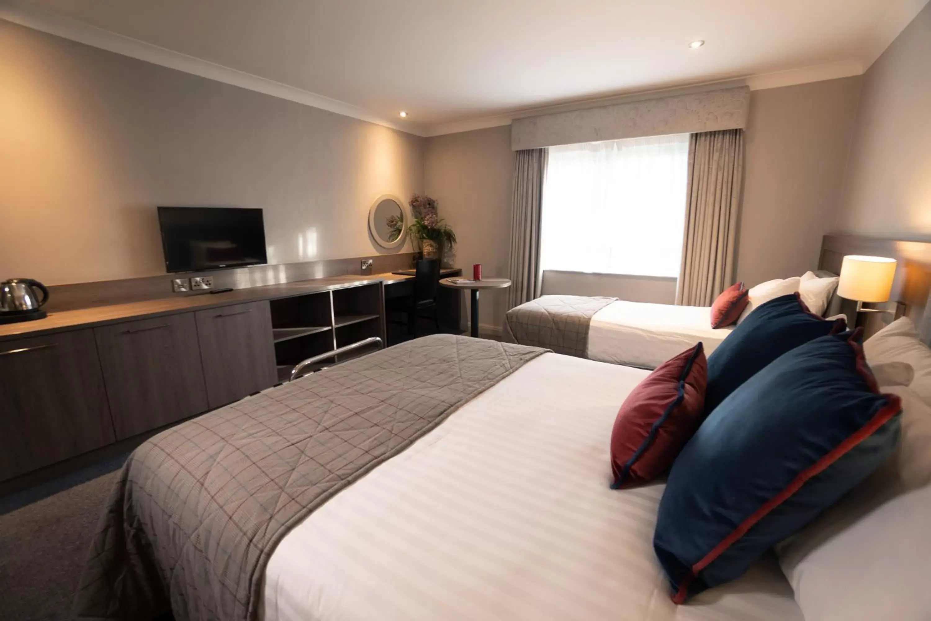 Classic Triple Room in Seagoe Hotel Classic Triple Room in Seagoe Hotel