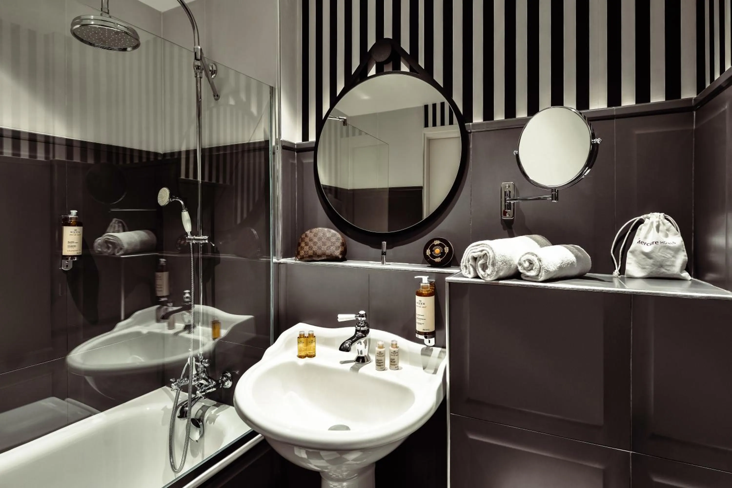 Bathroom in Mercure Paris Gare De Lyon Opera Bastille
