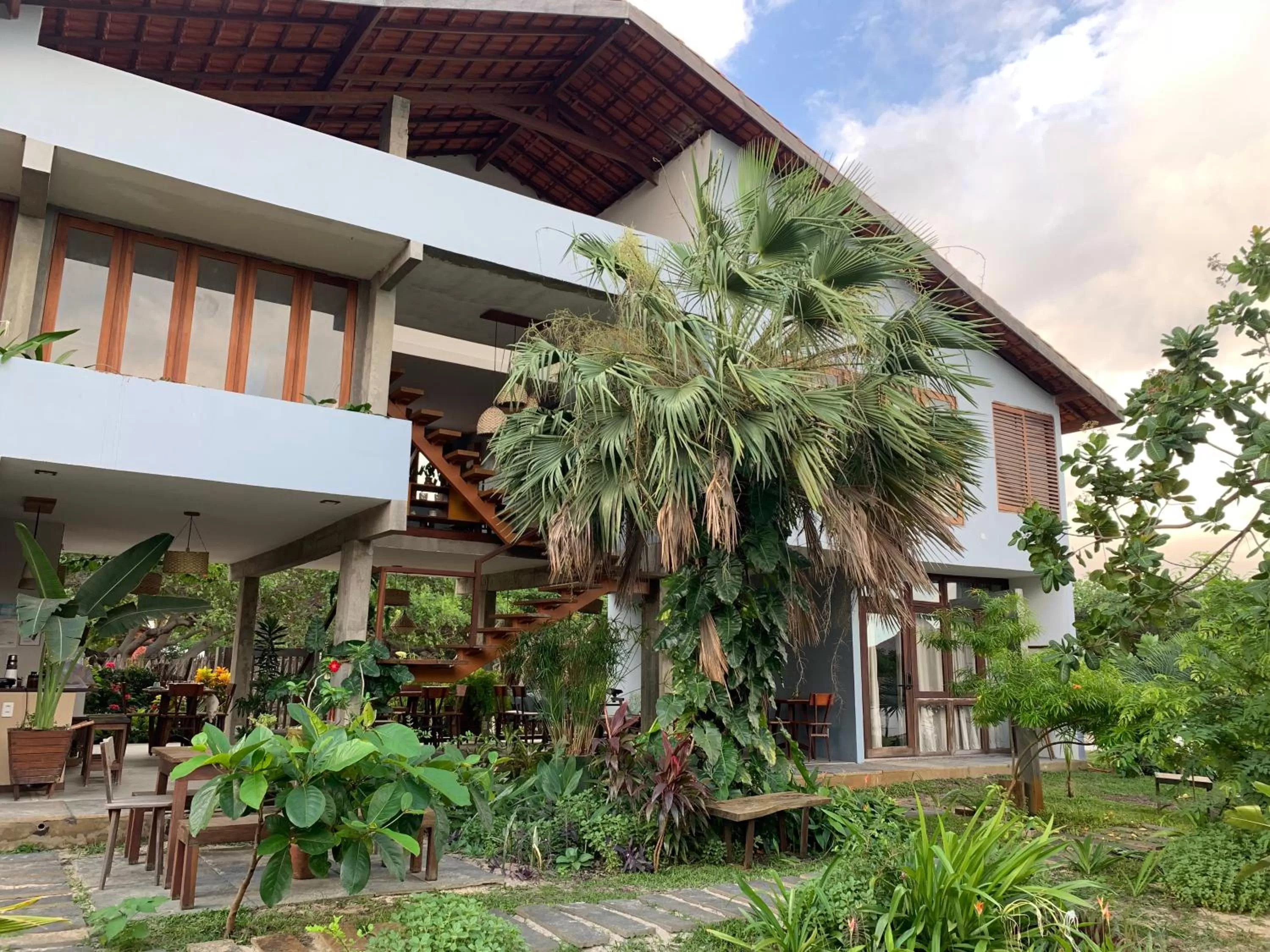 Property building in Vila das Águas