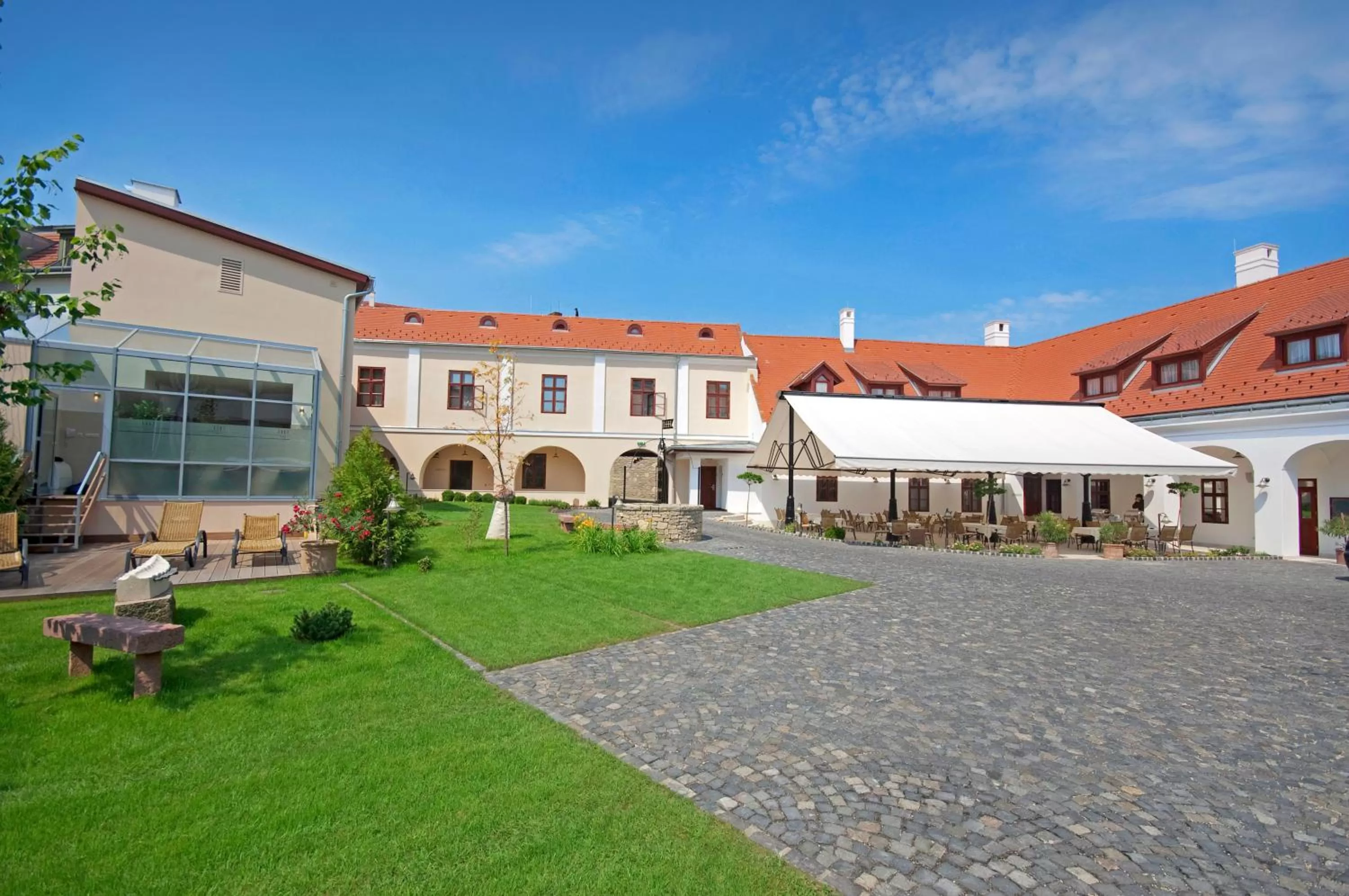 Property building in Hotel Historia & Historante