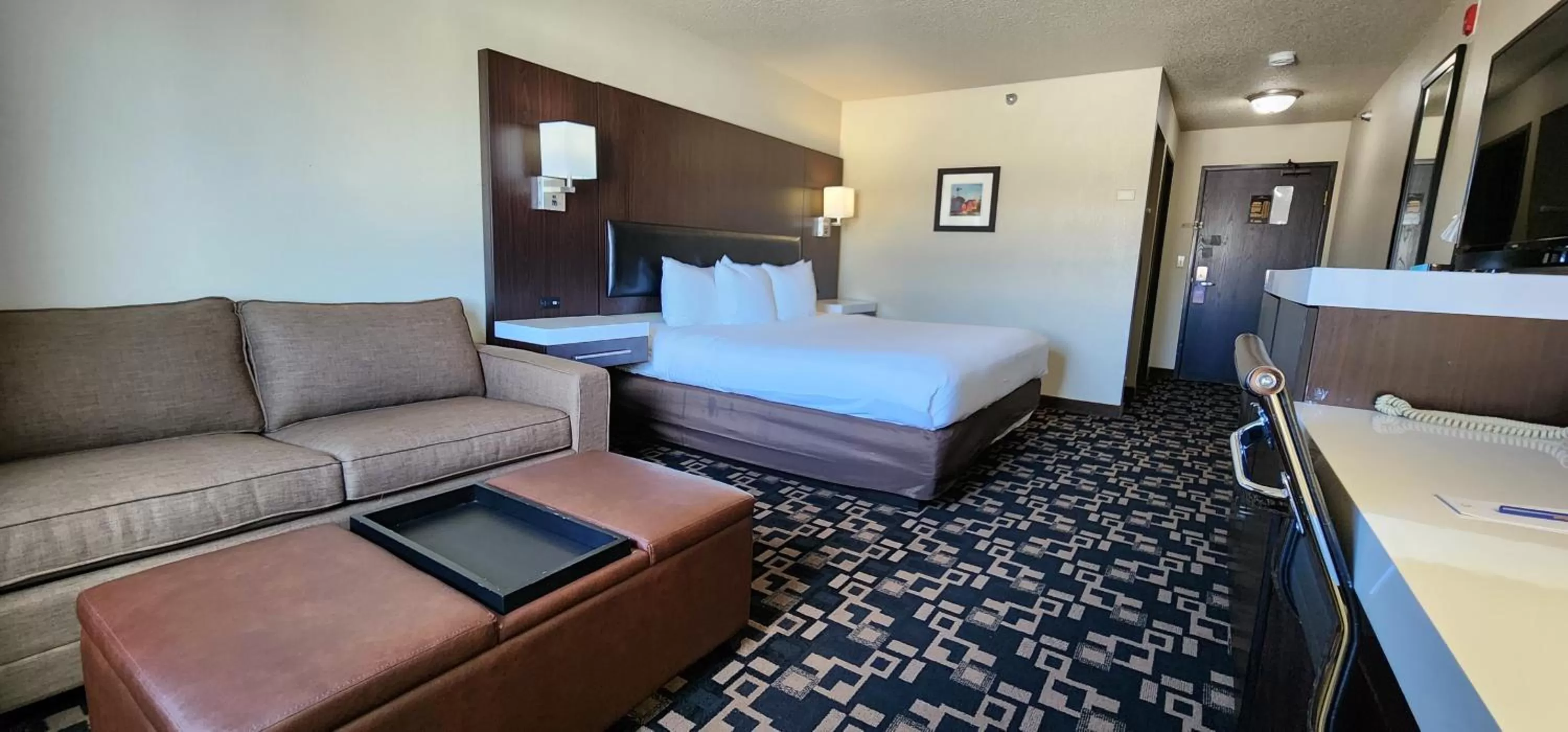 Guests, Bed in Comfort Inn & Suites Shakopee Downtown Area