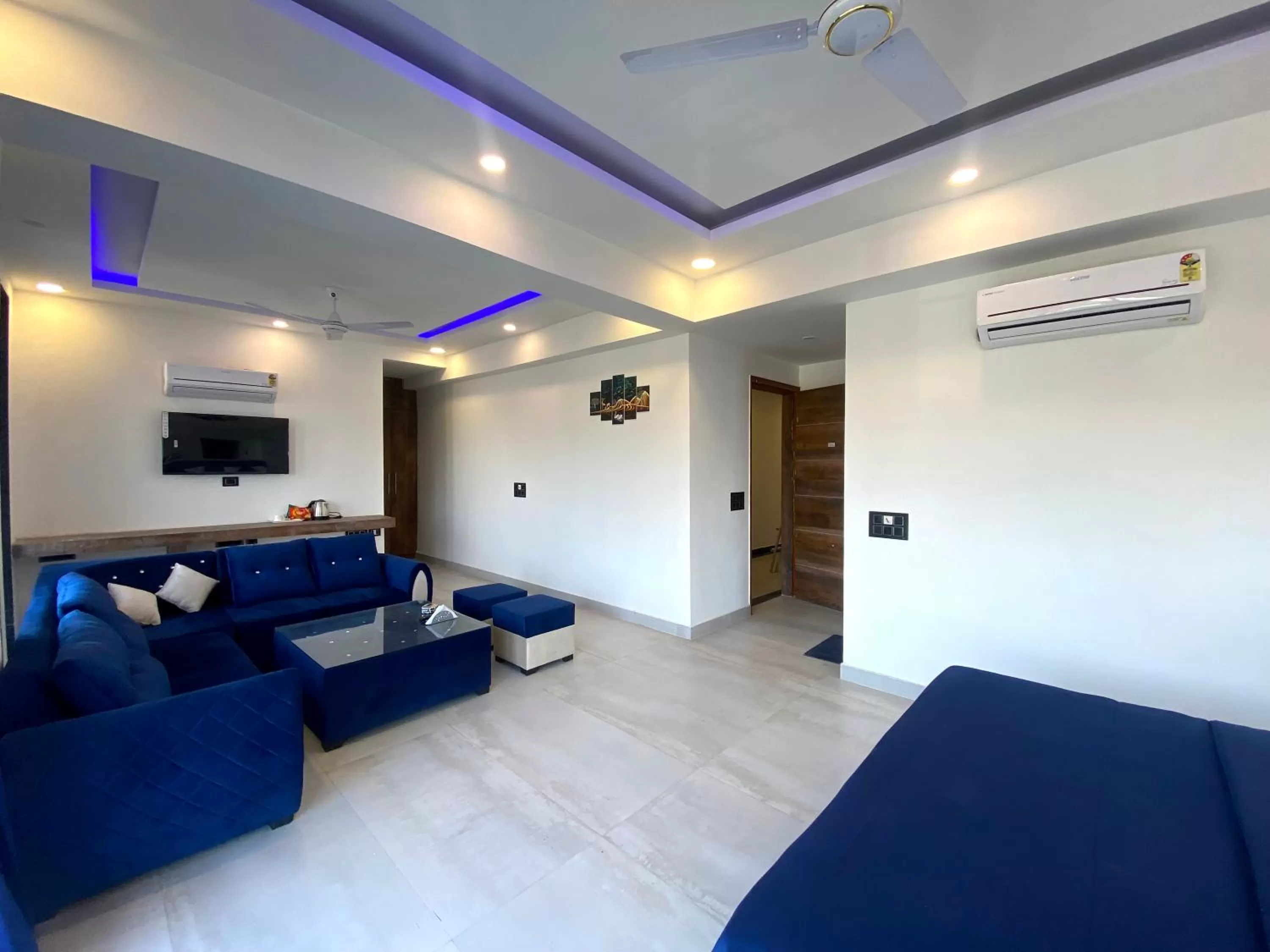 Bedroom, Seating Area in The Metro Stay By F9 Hotels-Near Sector 18 Metro Station Noida