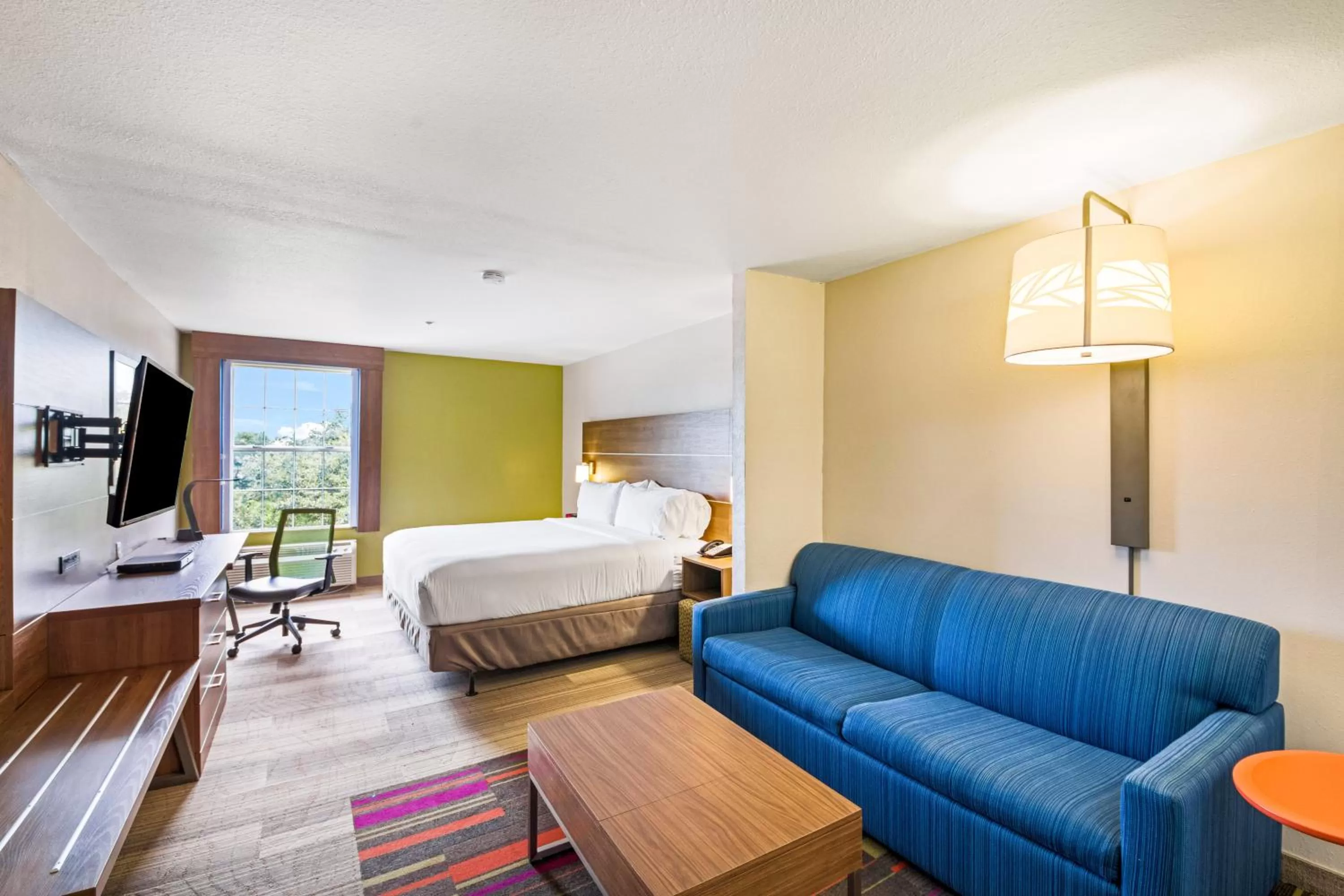 Photo of the whole room, Bed in Holiday Inn Express Hotel & Suites Columbus by IHG