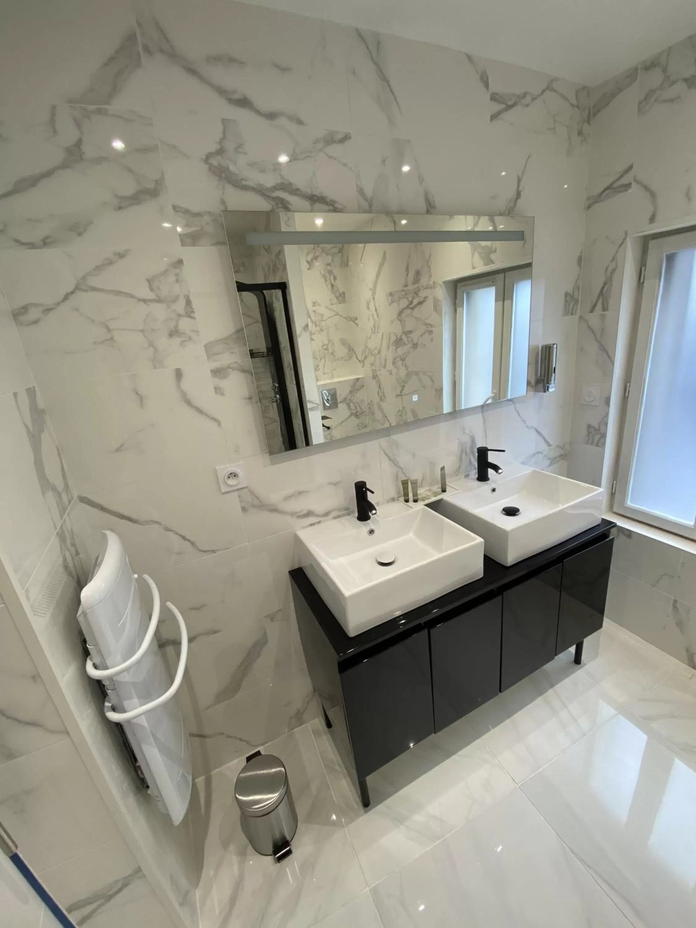 Shower in Lh Rooms Location