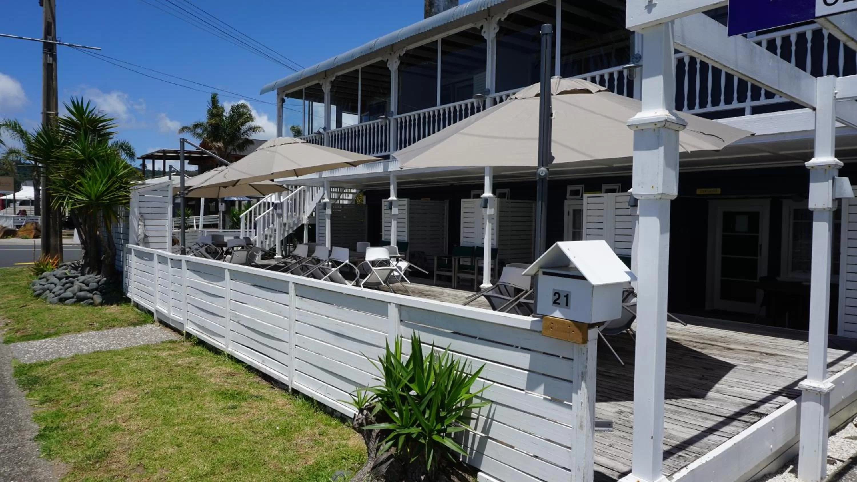 Nana Glads Beachfront Accommodation